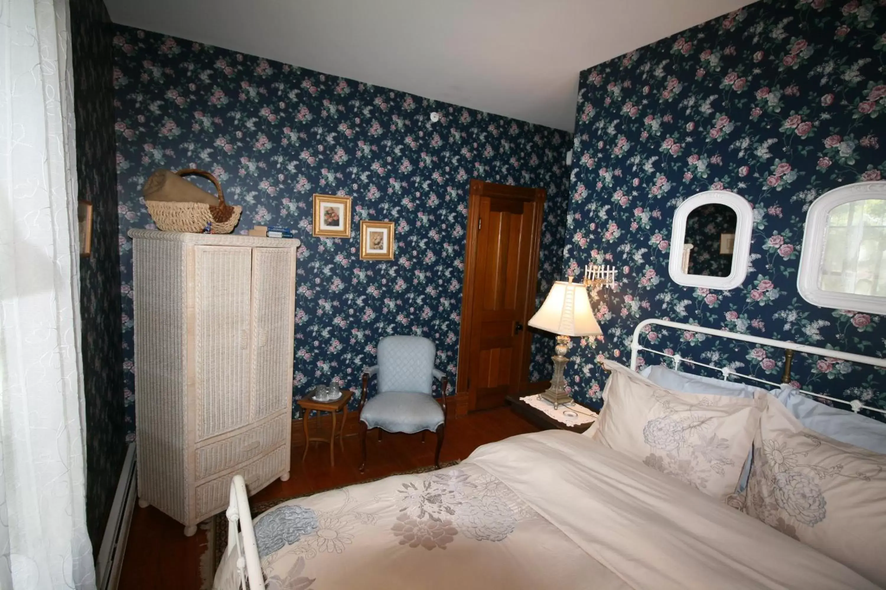 Queen Room in The Governor's Inn Queen Room in The Governor's Inn