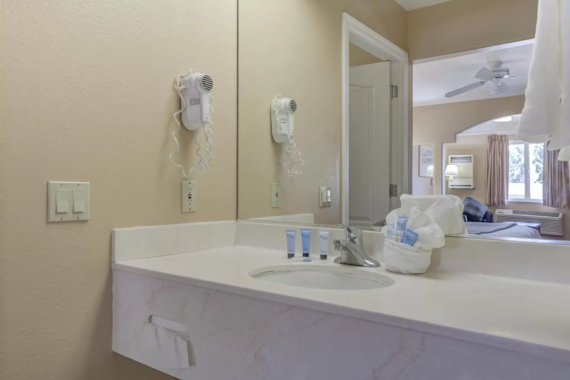 Bathroom in Shasta Pines Motel & Suites