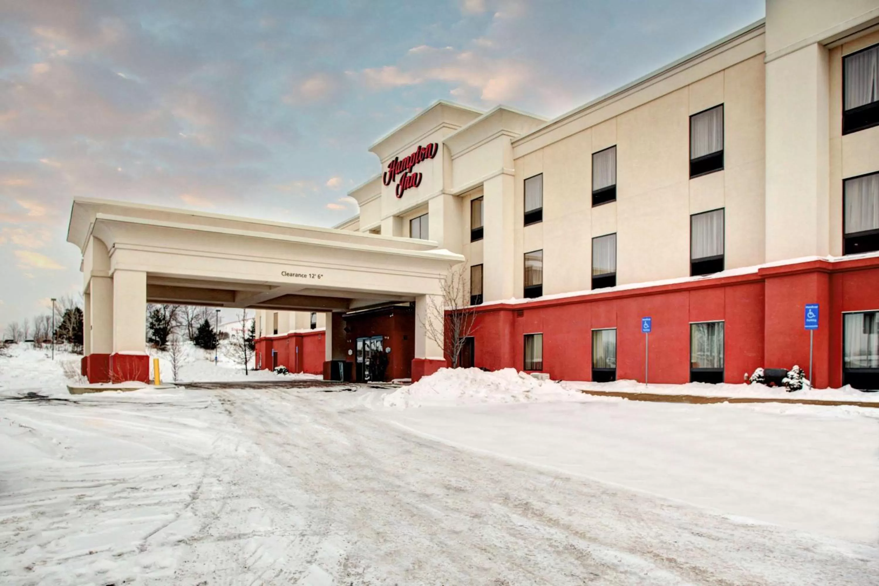 Property building in Hampton Inn Coldwater