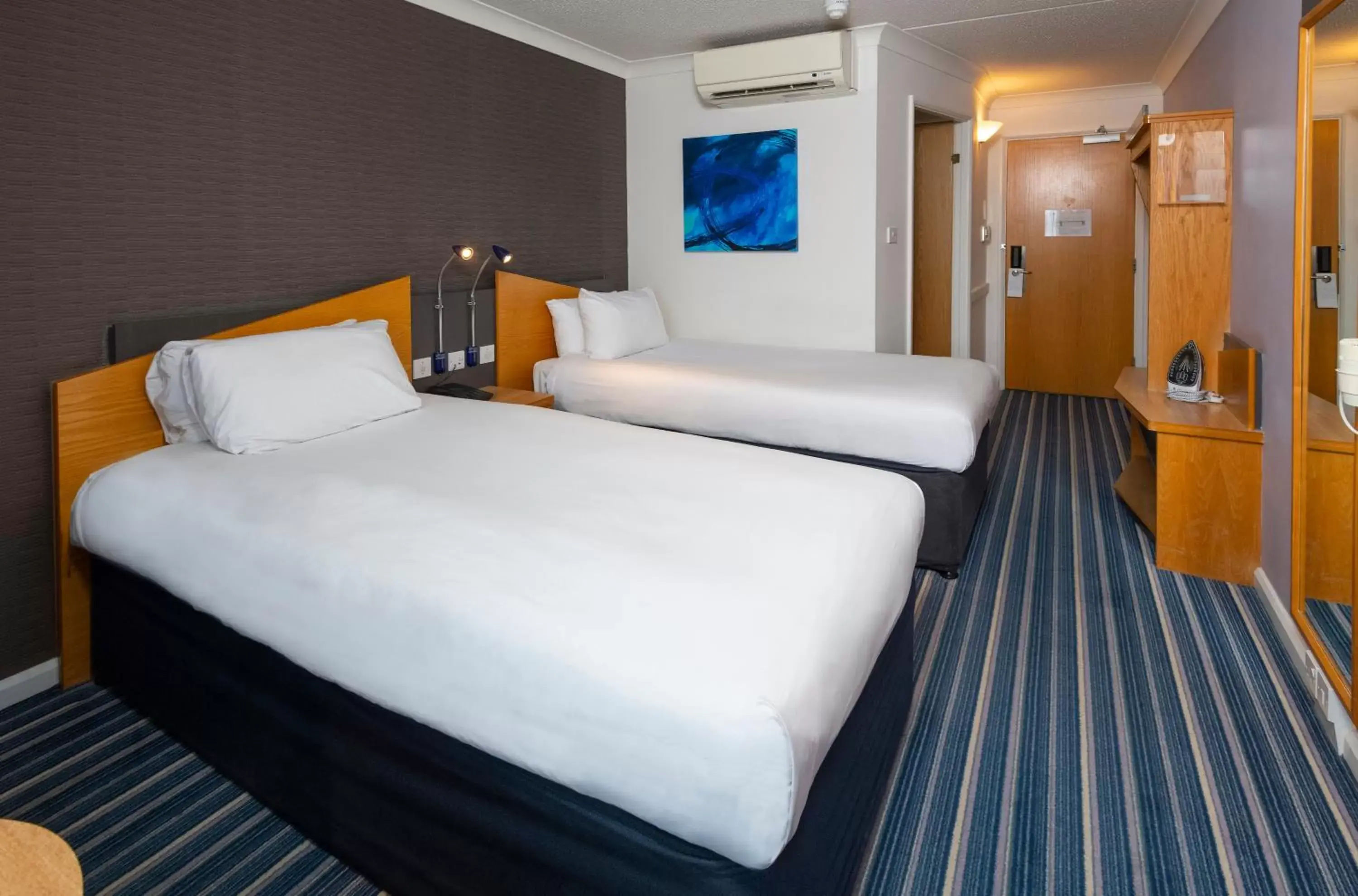 Bed in Holiday Inn Express Birmingham - Snow Hill, an IHG Hotel