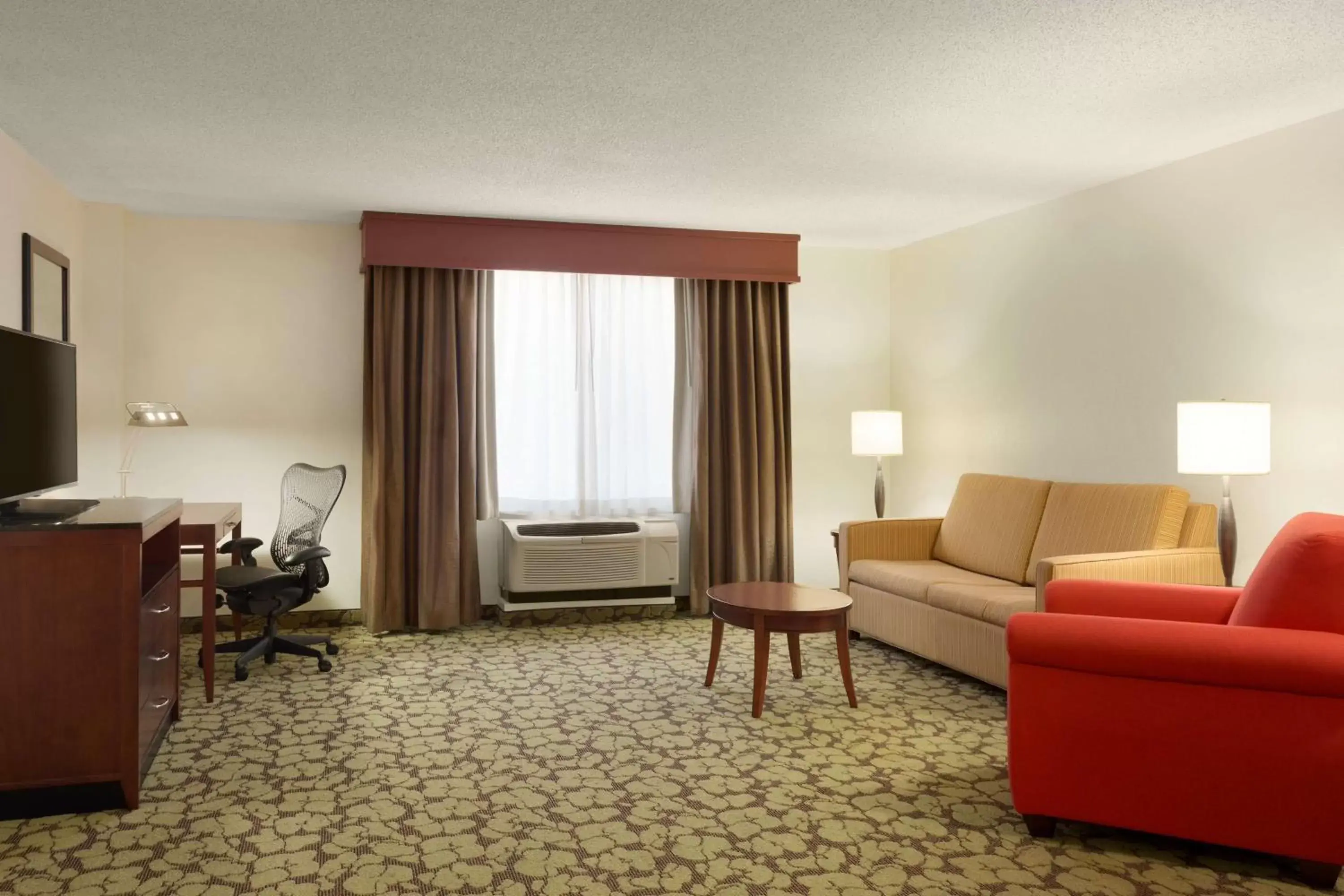 Bedroom, Seating Area in Hilton Garden Inn West Monroe