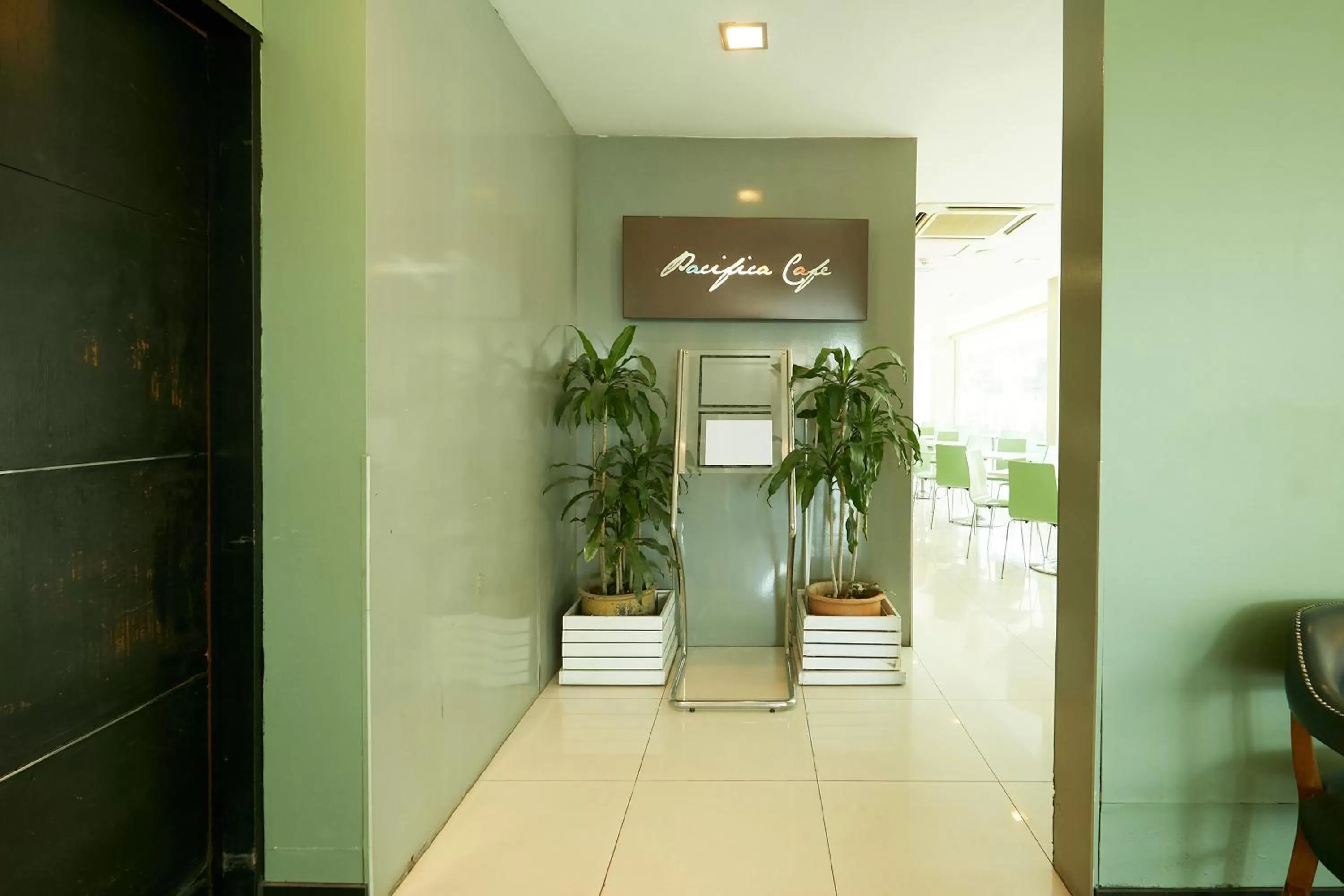 locker in Grand Pacific Hotel PWTC