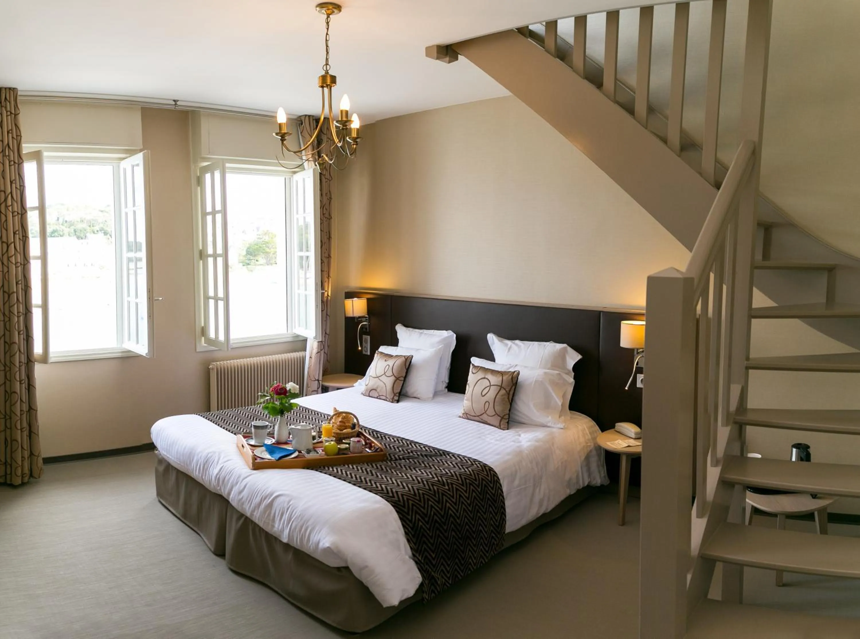 Photo of the whole room, Bed in Le Goyen