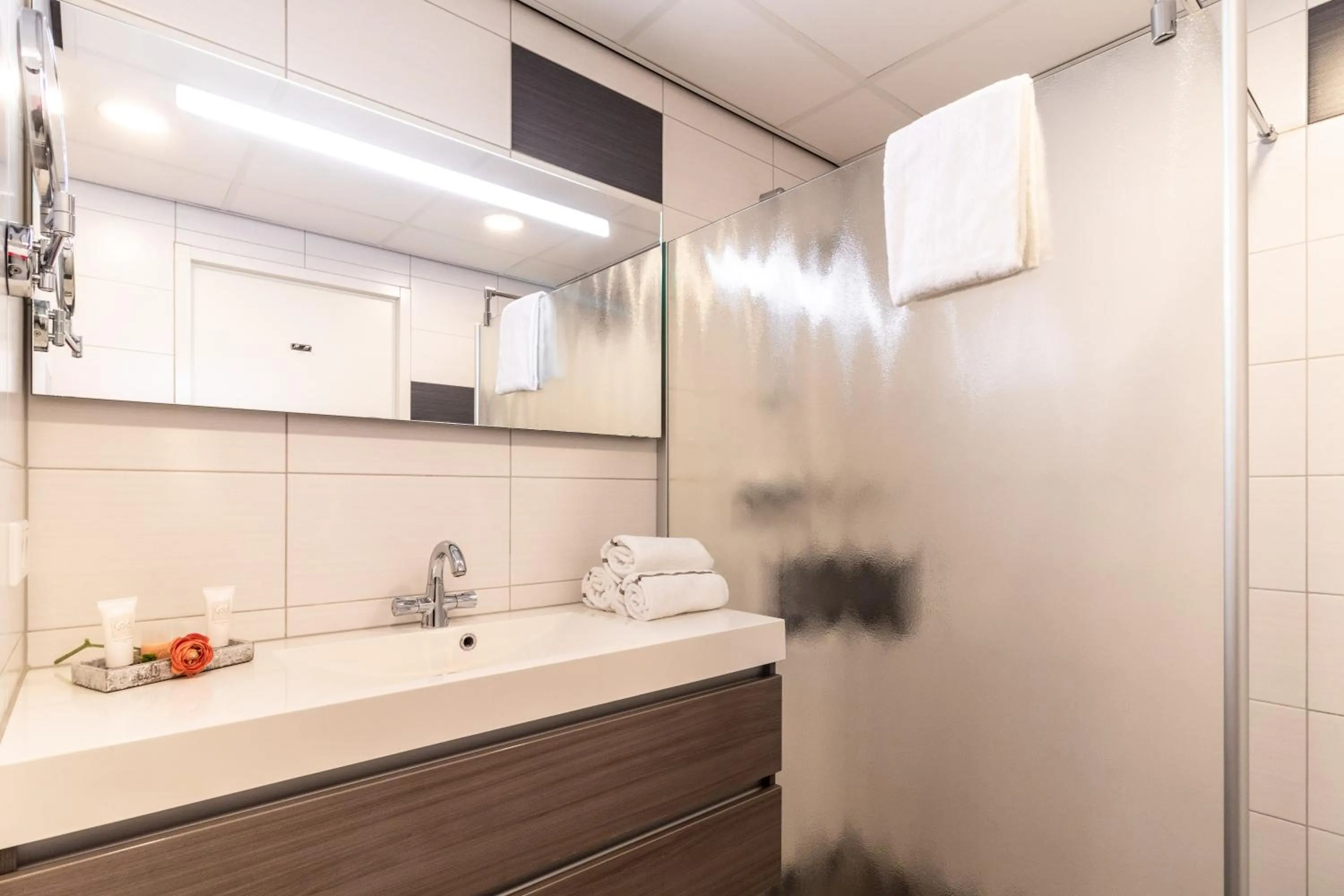 Shower in Fletcher Hotel-Restaurant Zevenbergen-Moerdijk