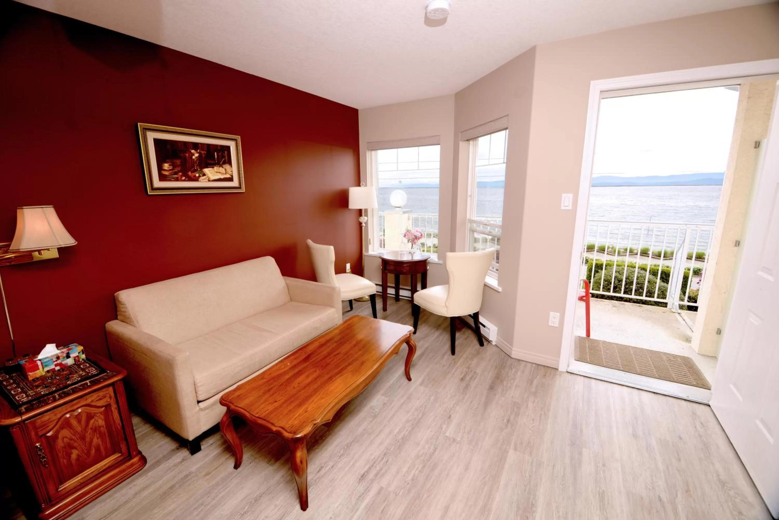 Seating area, Bed in Casa Grande Inn