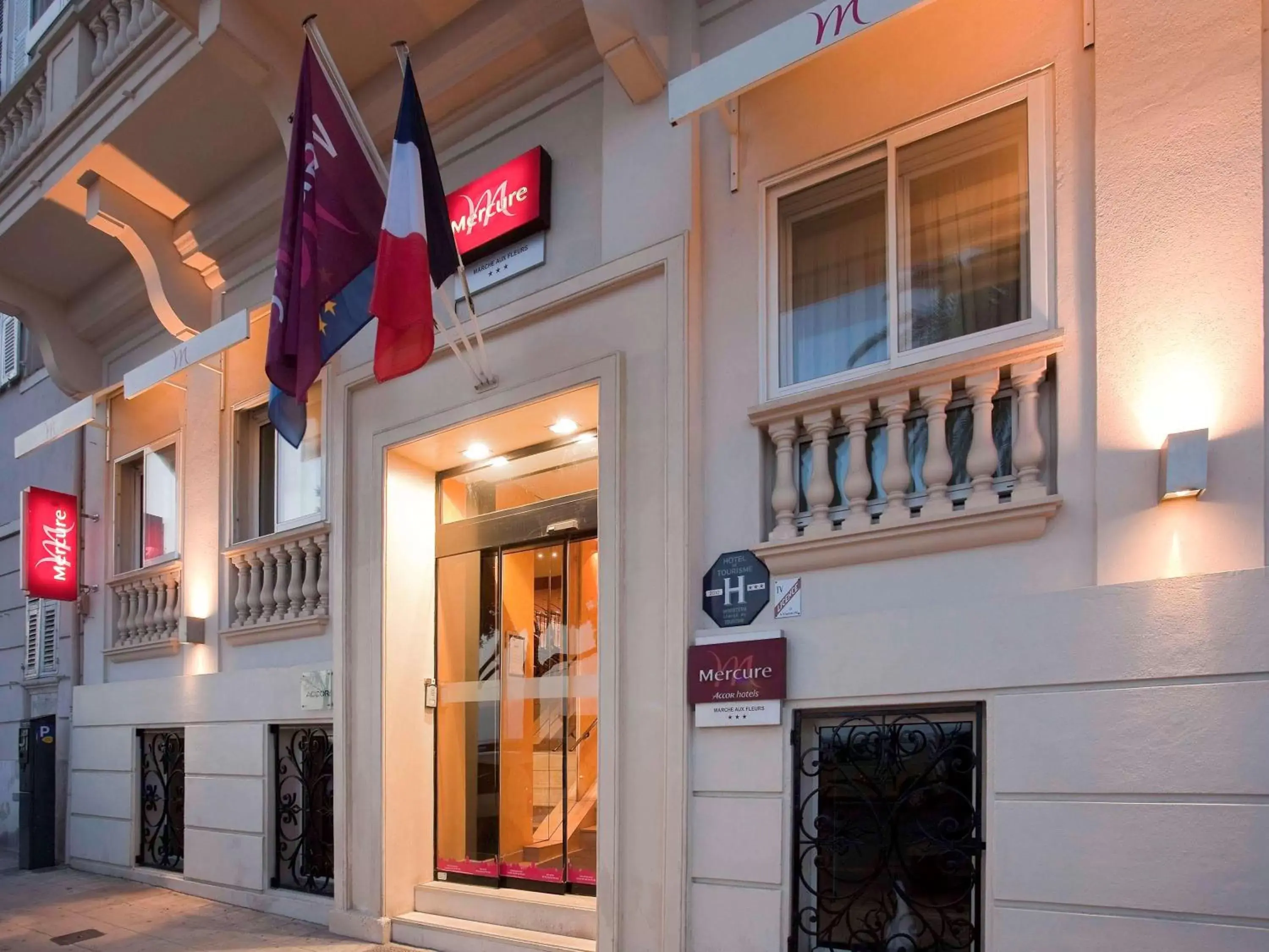 Property building in Mercure Nice Marché Aux Fleurs Property building in Mercure Nice Marché Aux Fleurs