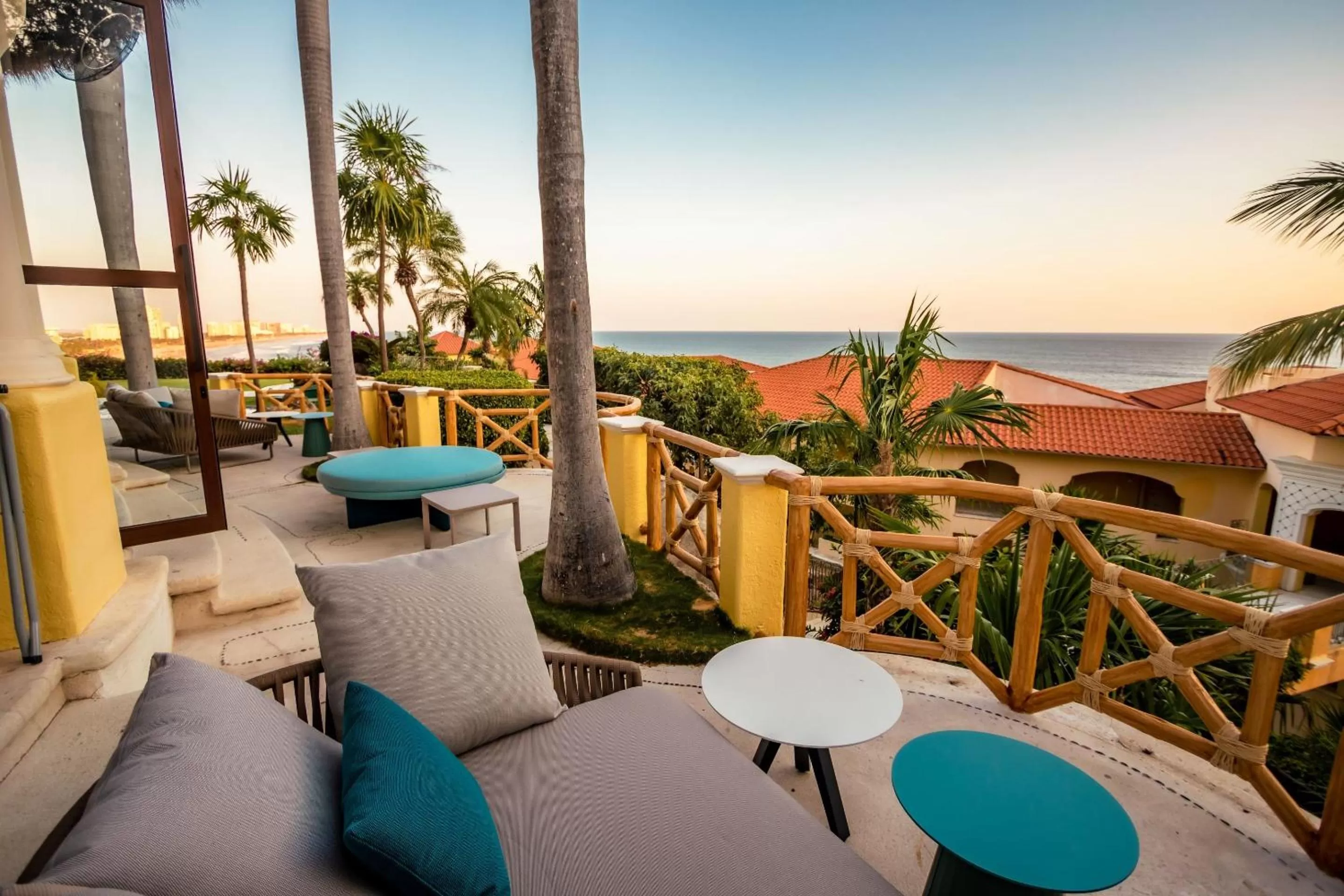 Lounge or bar in Quinta Real Acapulco