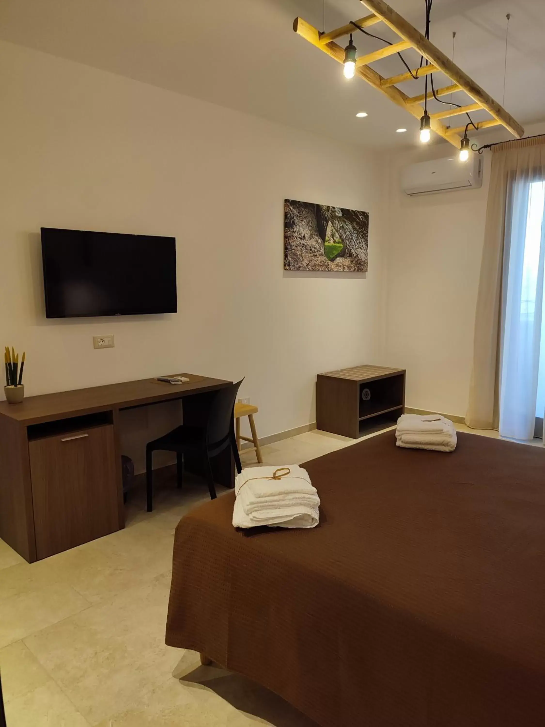 TV and multimedia, TV/Entertainment Center in B&B San Vito