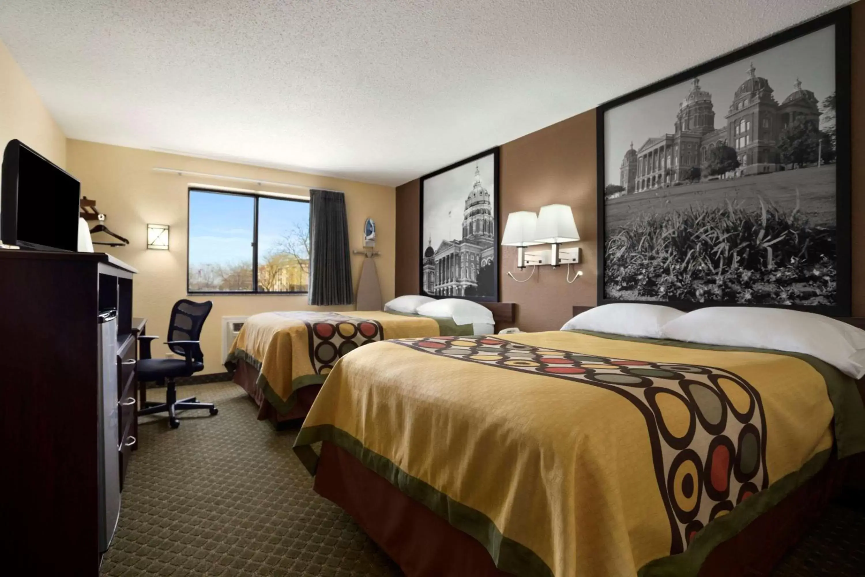 Photo of the whole room, Bed in Super 8 by Wyndham Cedar Rapids