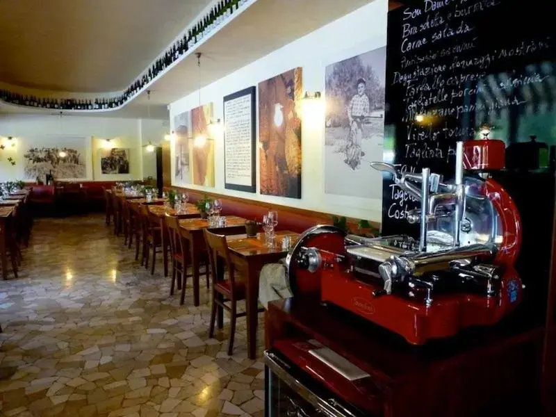 Restaurant/Places to Eat in Treviso Rooms