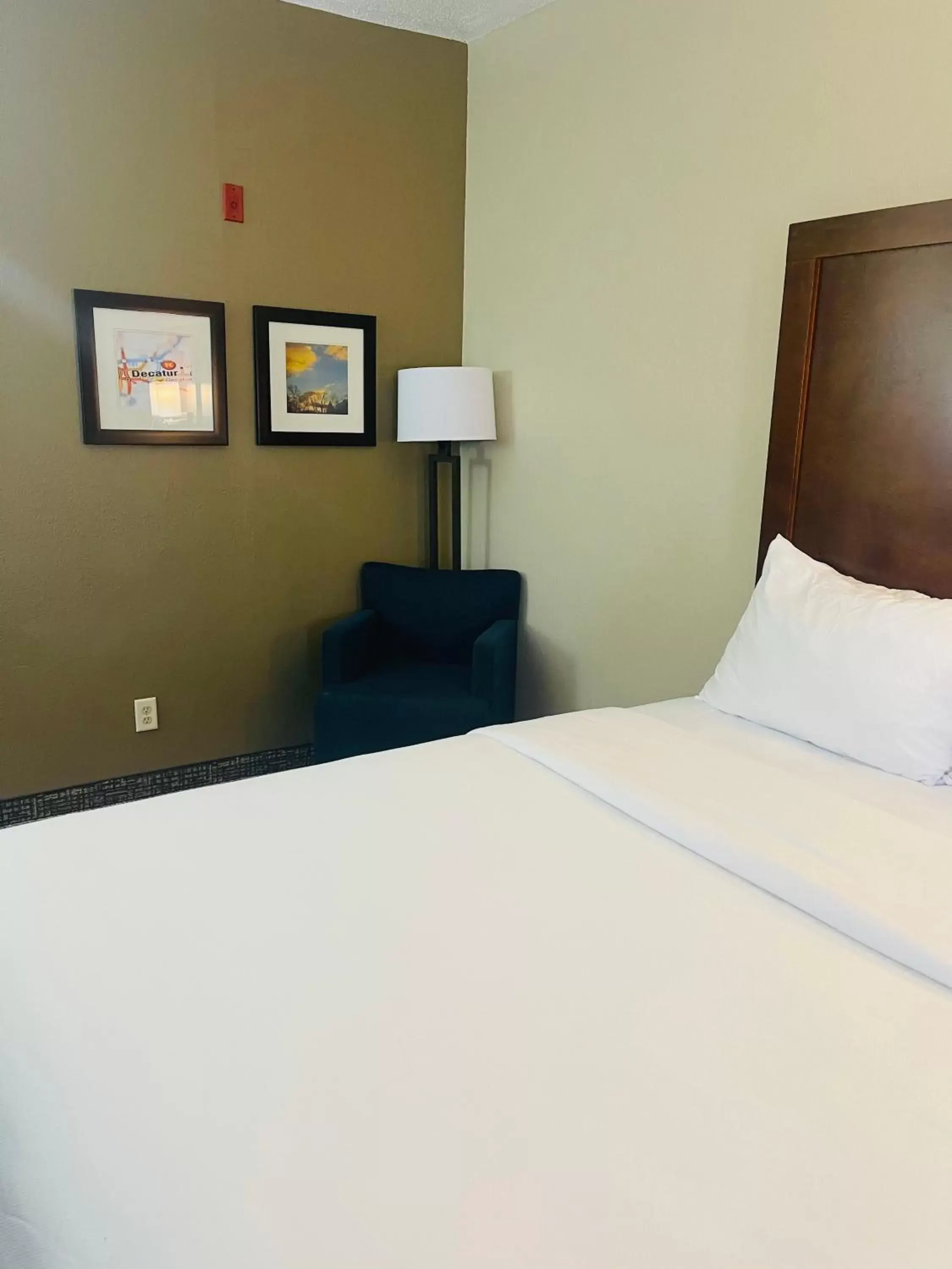 Bed in Comfort Inn & Suites Decatur-Forsyth