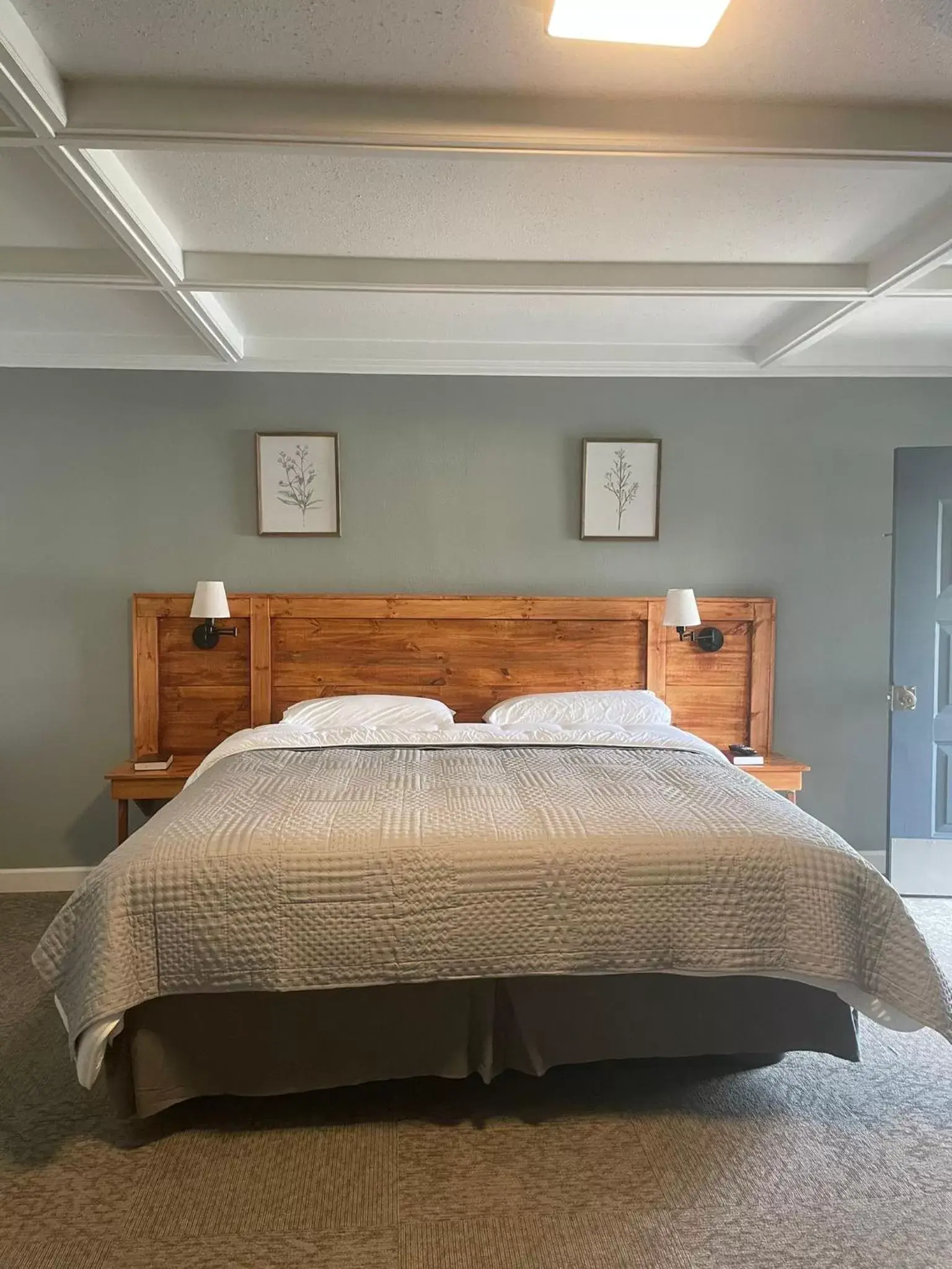 Bed in BlueGem Motel Bed in BlueGem Motel