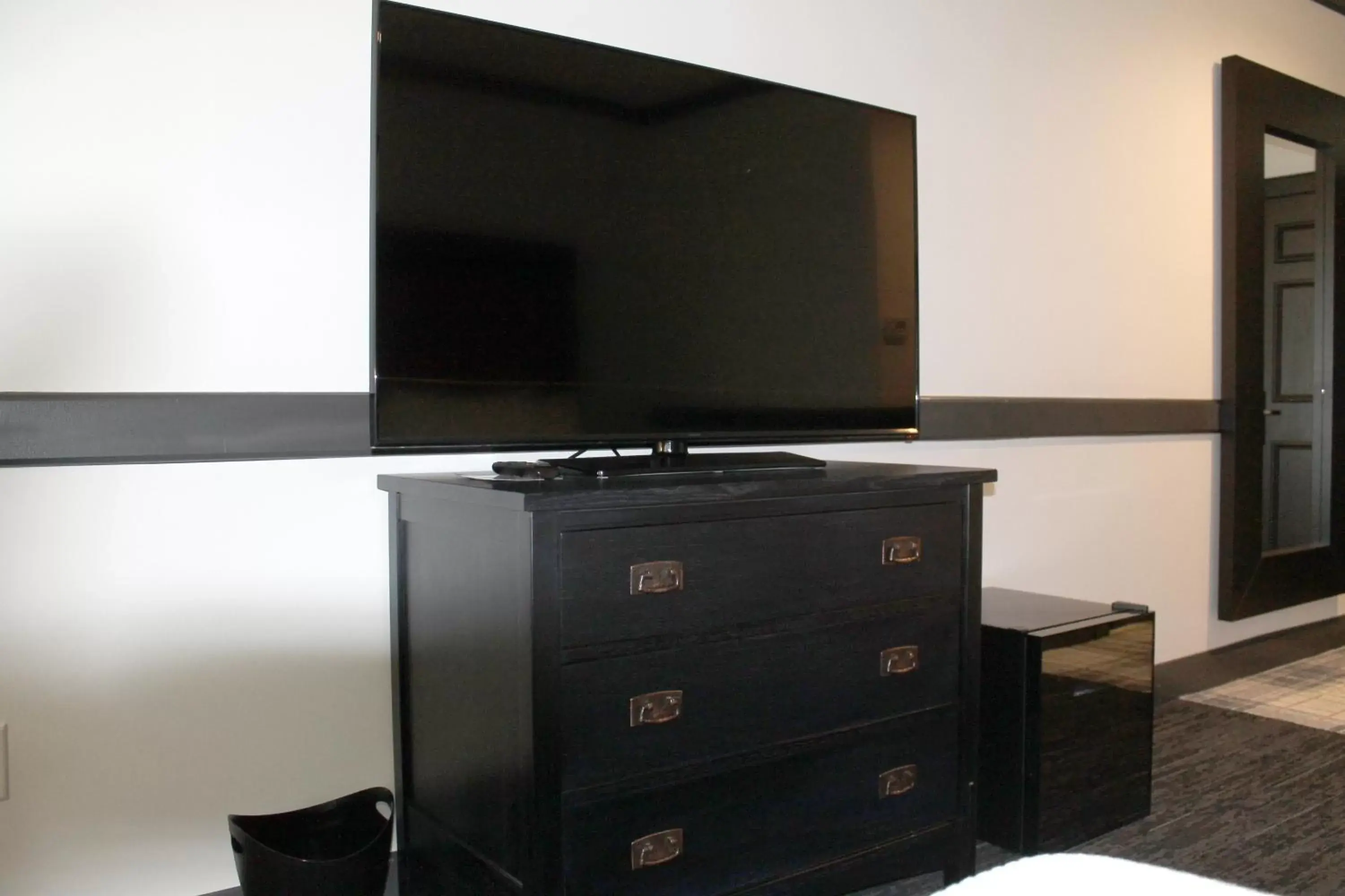 TV and multimedia, TV/Entertainment Center in The Craftsman Inn & Suites