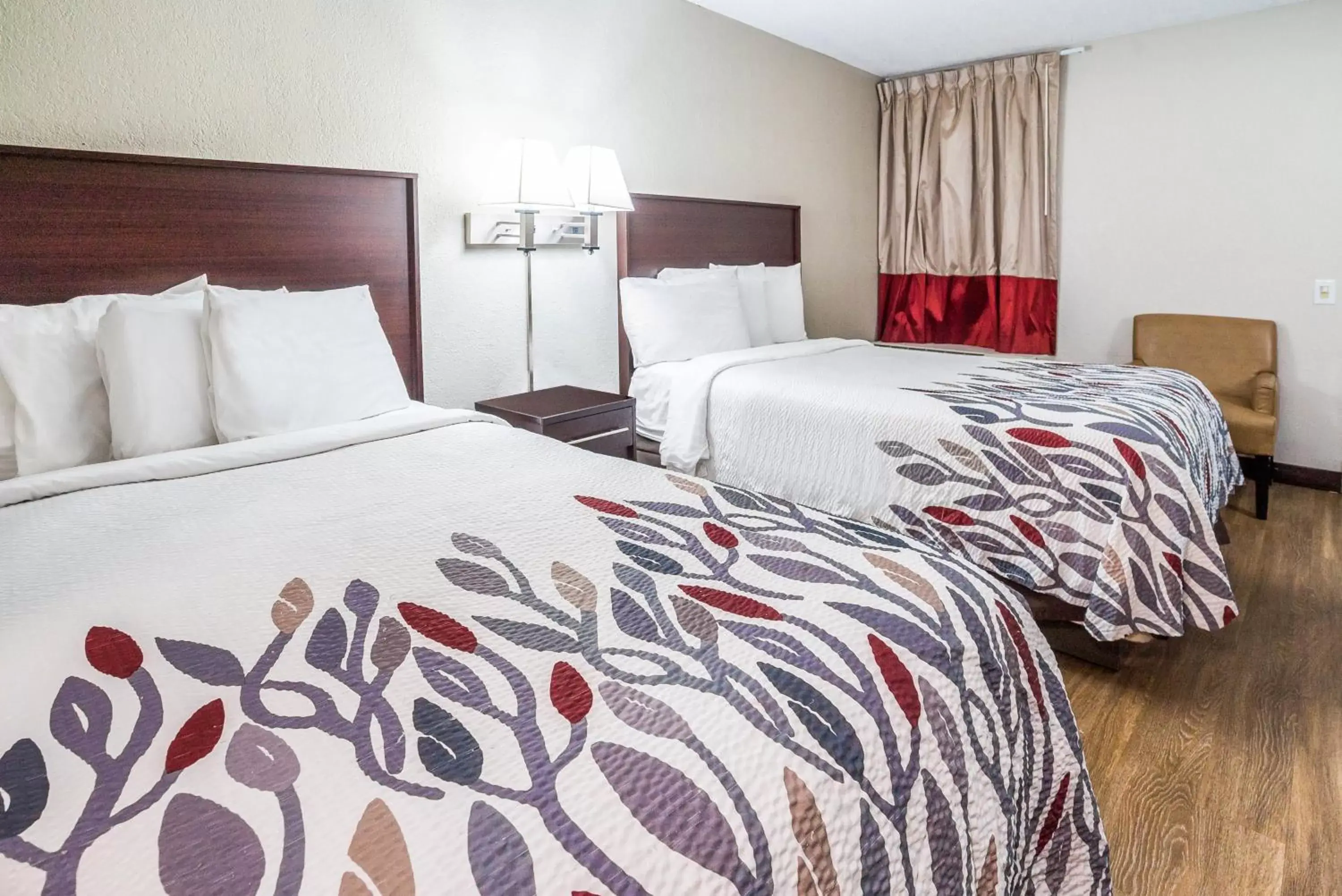 Photo of the whole room, Bed in Red Roof Inn Spartanburg - I-26 Photo of the whole room, Bed in Red Roof Inn Spartanburg - I-26