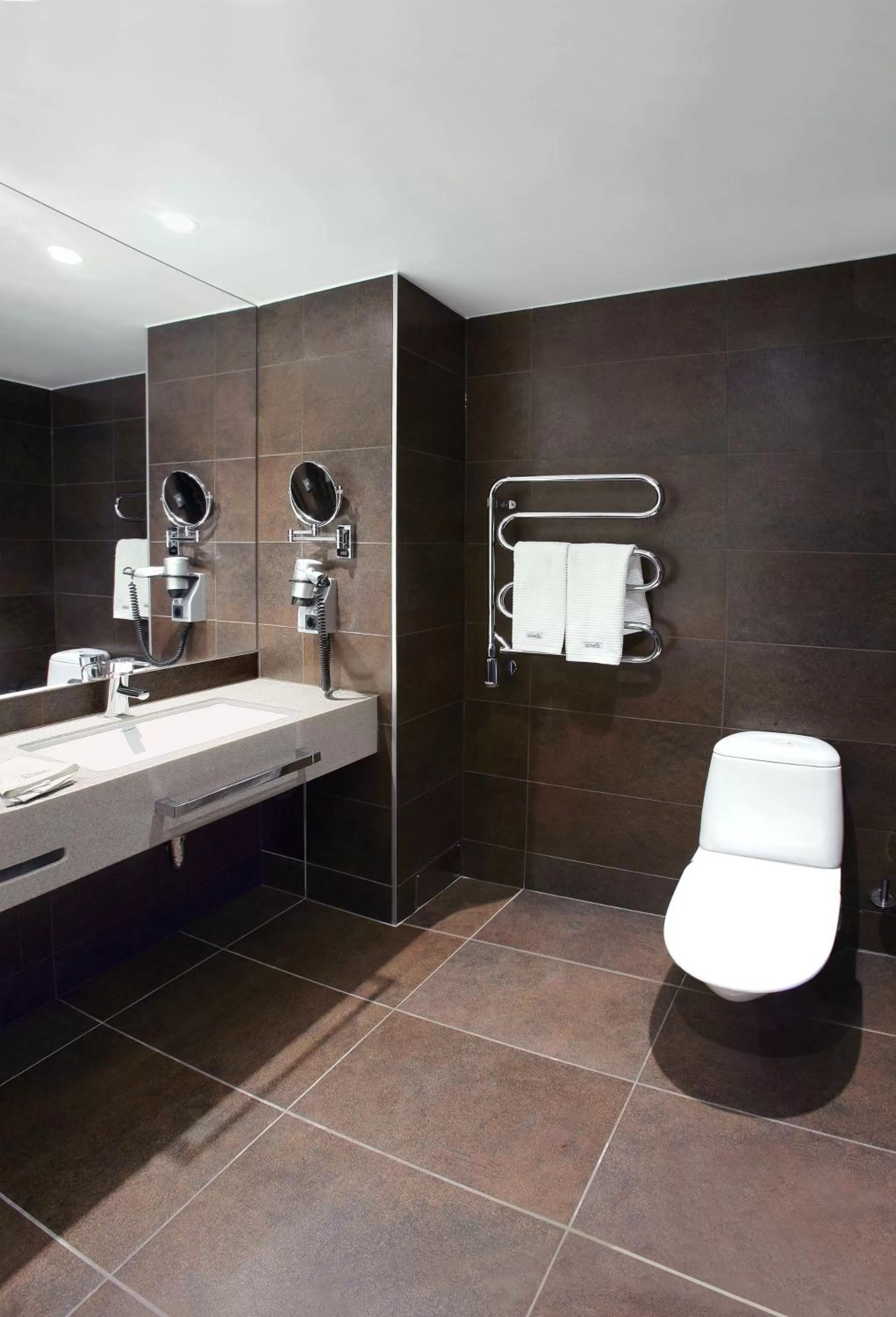 Toilet in Quality Hotel Waterfront