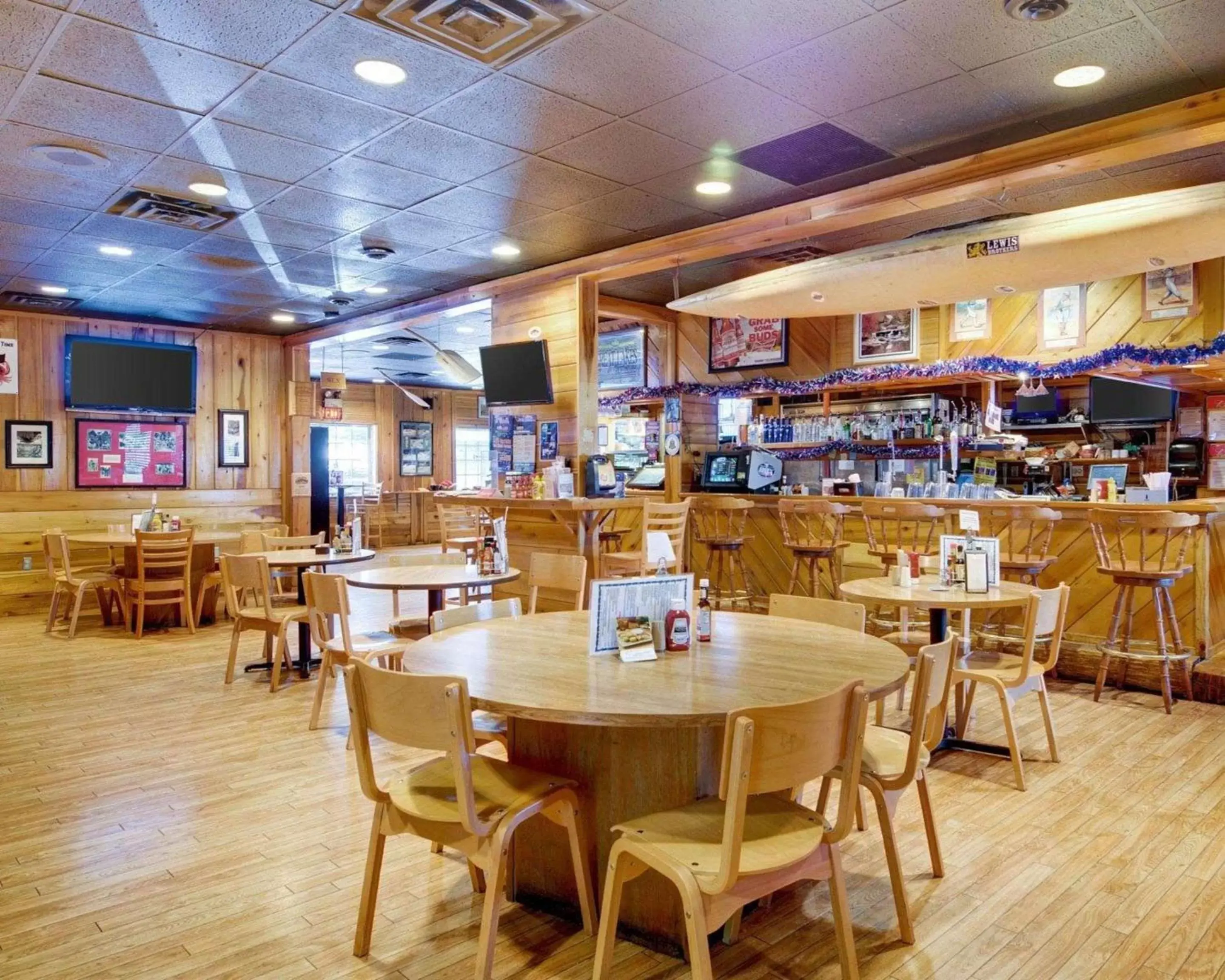 Lounge or bar, Restaurant/Places to Eat in Quality Inn New River Gorge