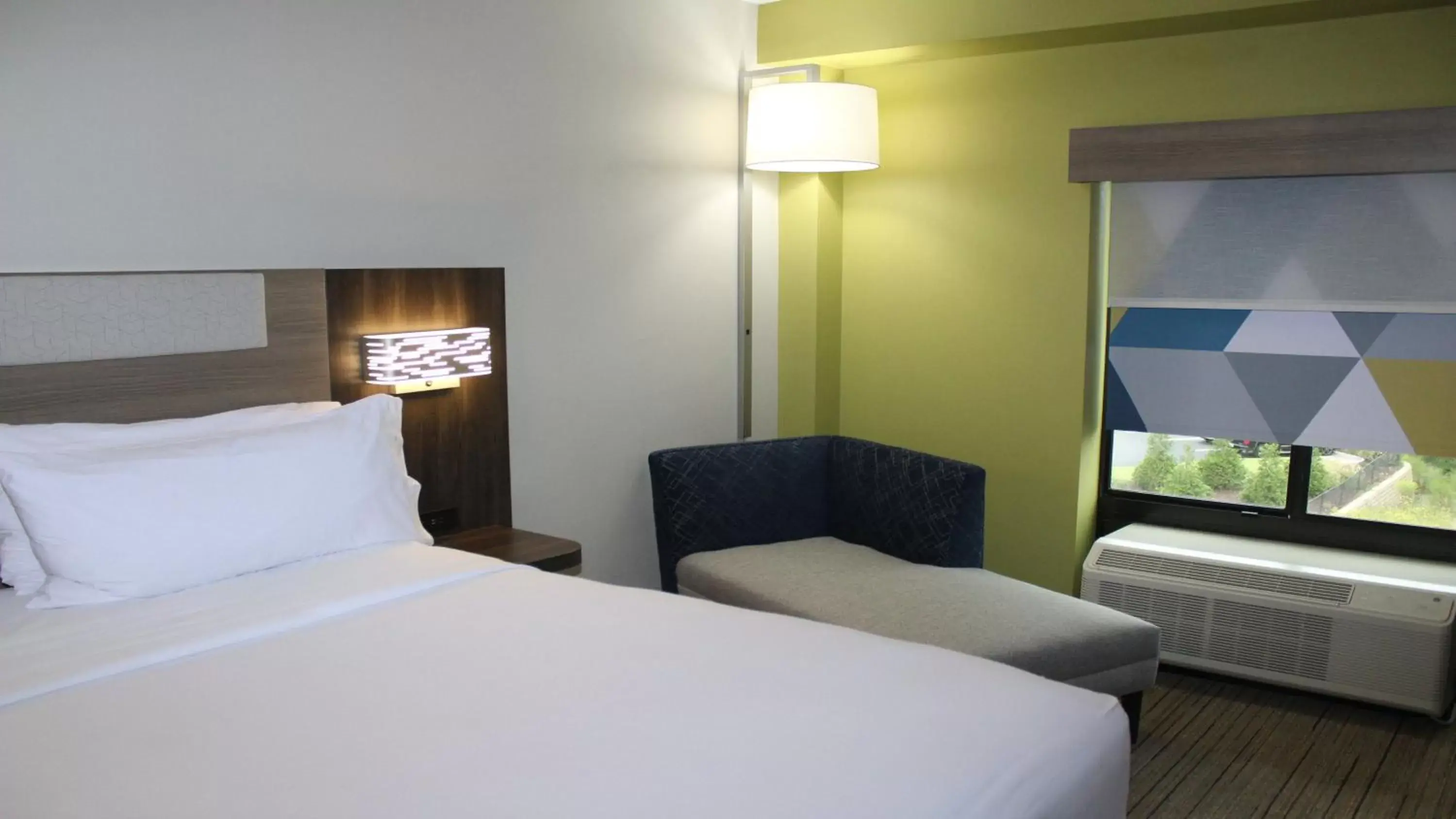 Photo of the whole room, Bed in Holiday Inn Express Hotel & Suites Hope Mills-Fayetteville Airport, an IHG Hotel