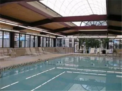 Swimming Pool in Decatur Conference Center And Hotel