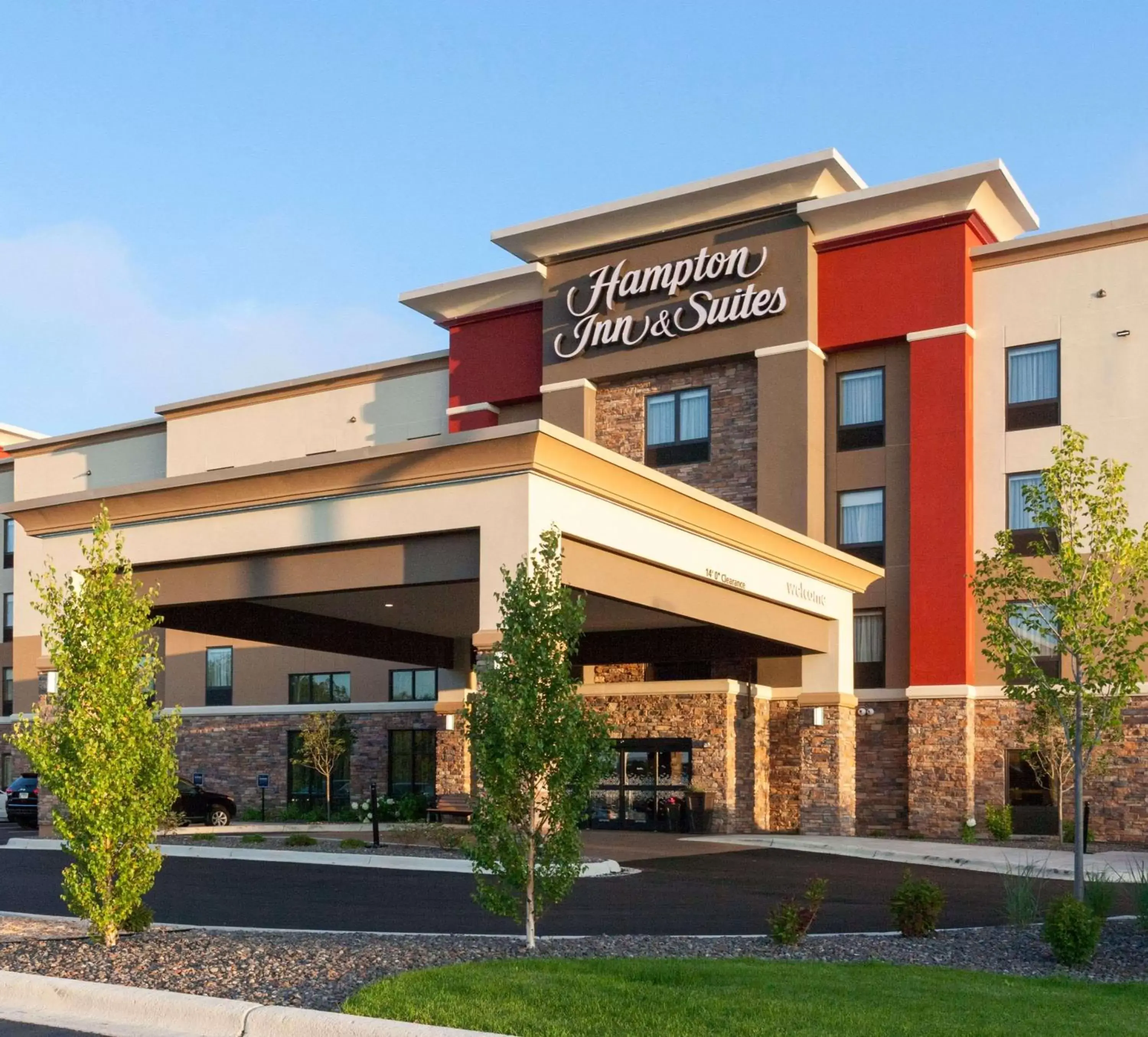 Property Building in Hampton Inn & Suites Duluth North Mn