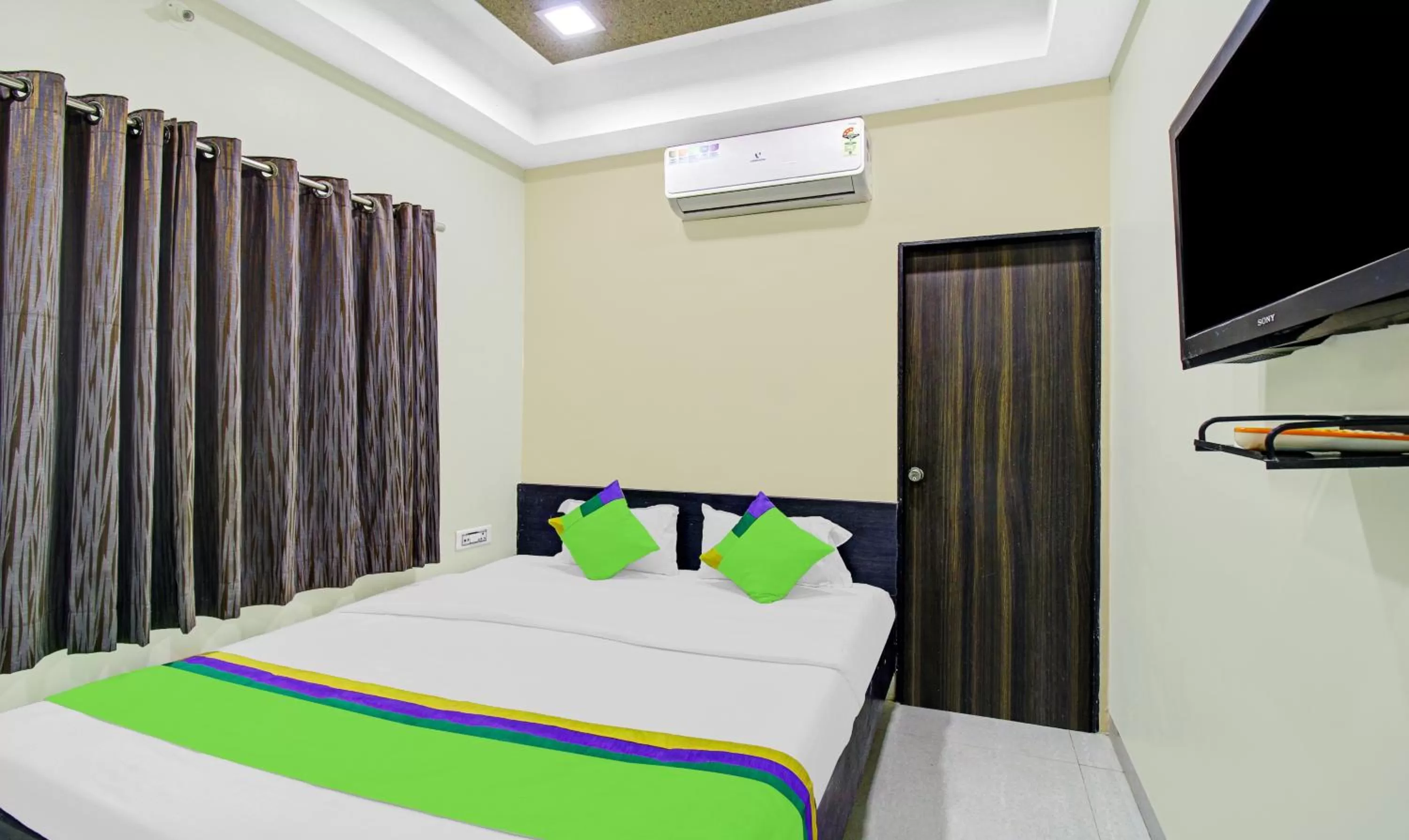 Bedroom, Bed in Treebo Baby Pearl