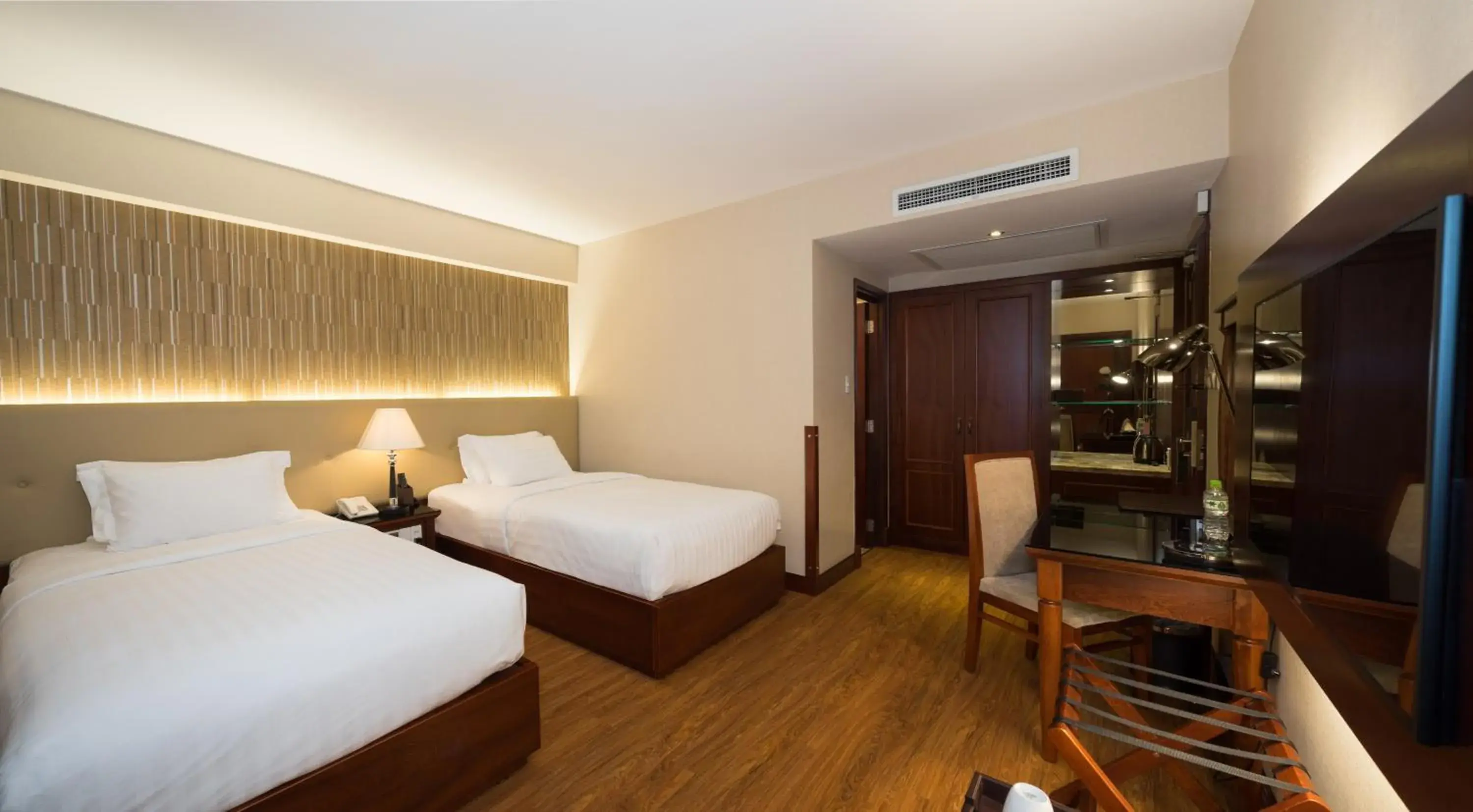 Executive Twin (no window) in Nhat Ha Maison Hotel formerly Nhat Ha 1 Hotel Executive Twin (no window) in Nhat Ha Maison Hotel formerly Nhat Ha 1 Hotel