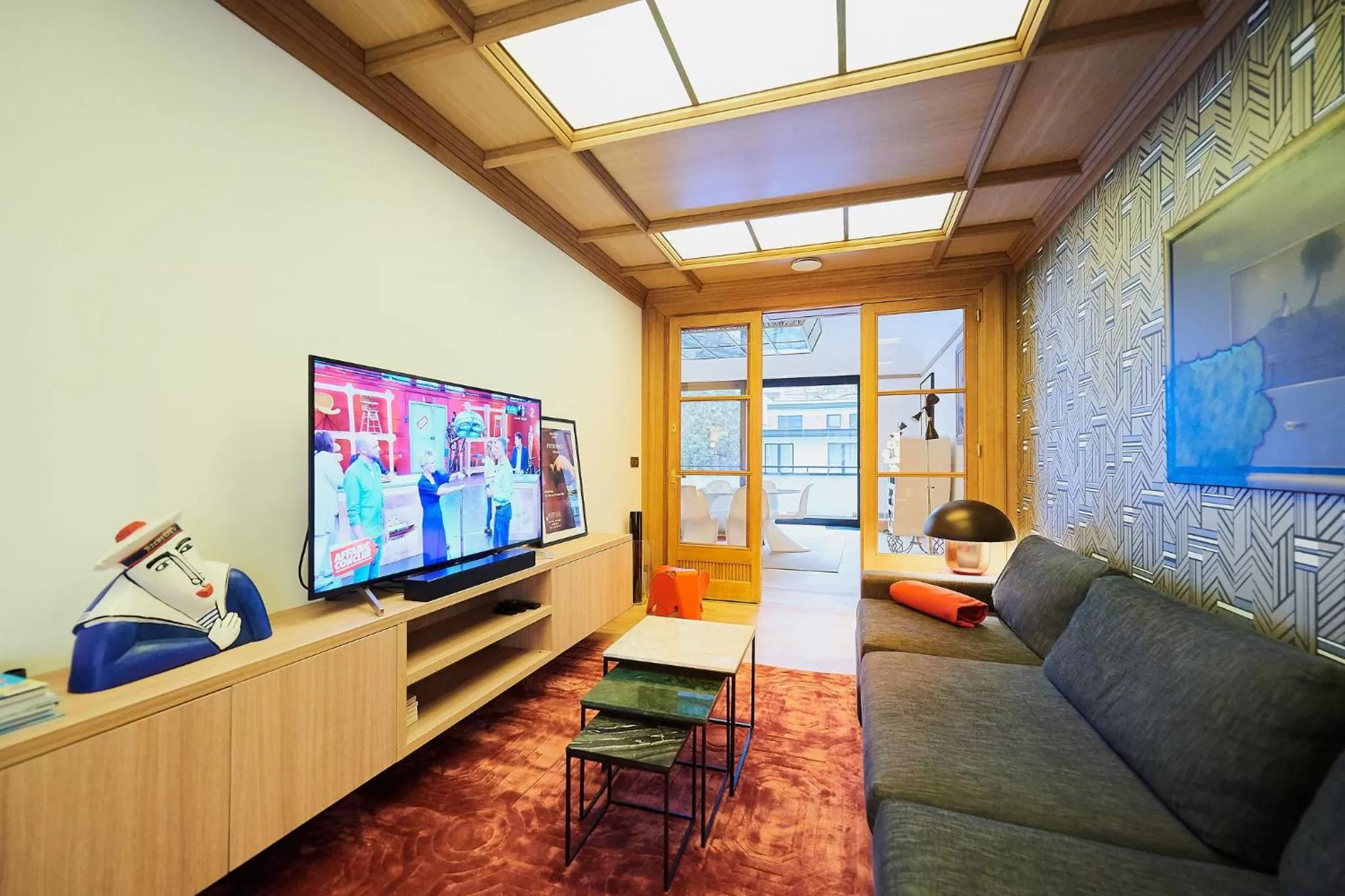 Communal lounge/ TV room, TV/Entertainment Center in B&B Suites 124