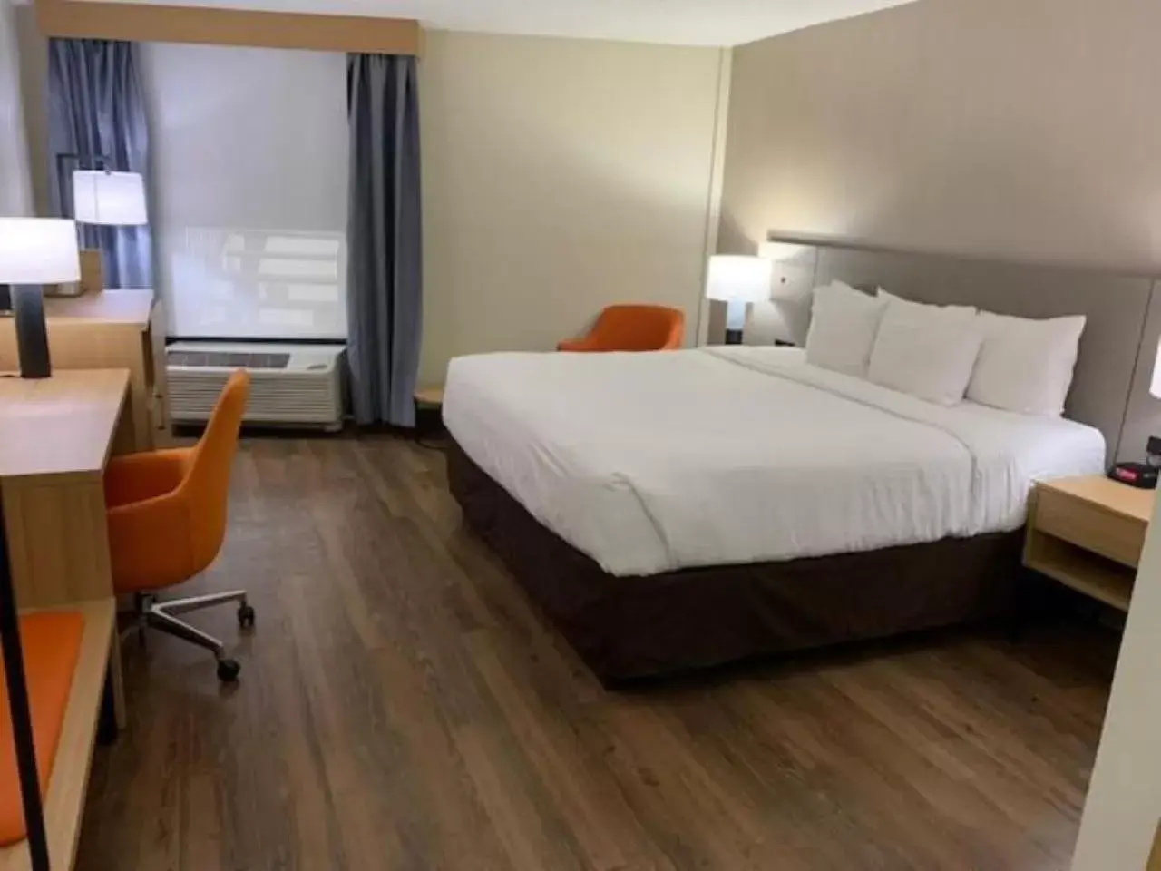 Bed in Comfort Inn & Suites Nashville Downtown - Stadium