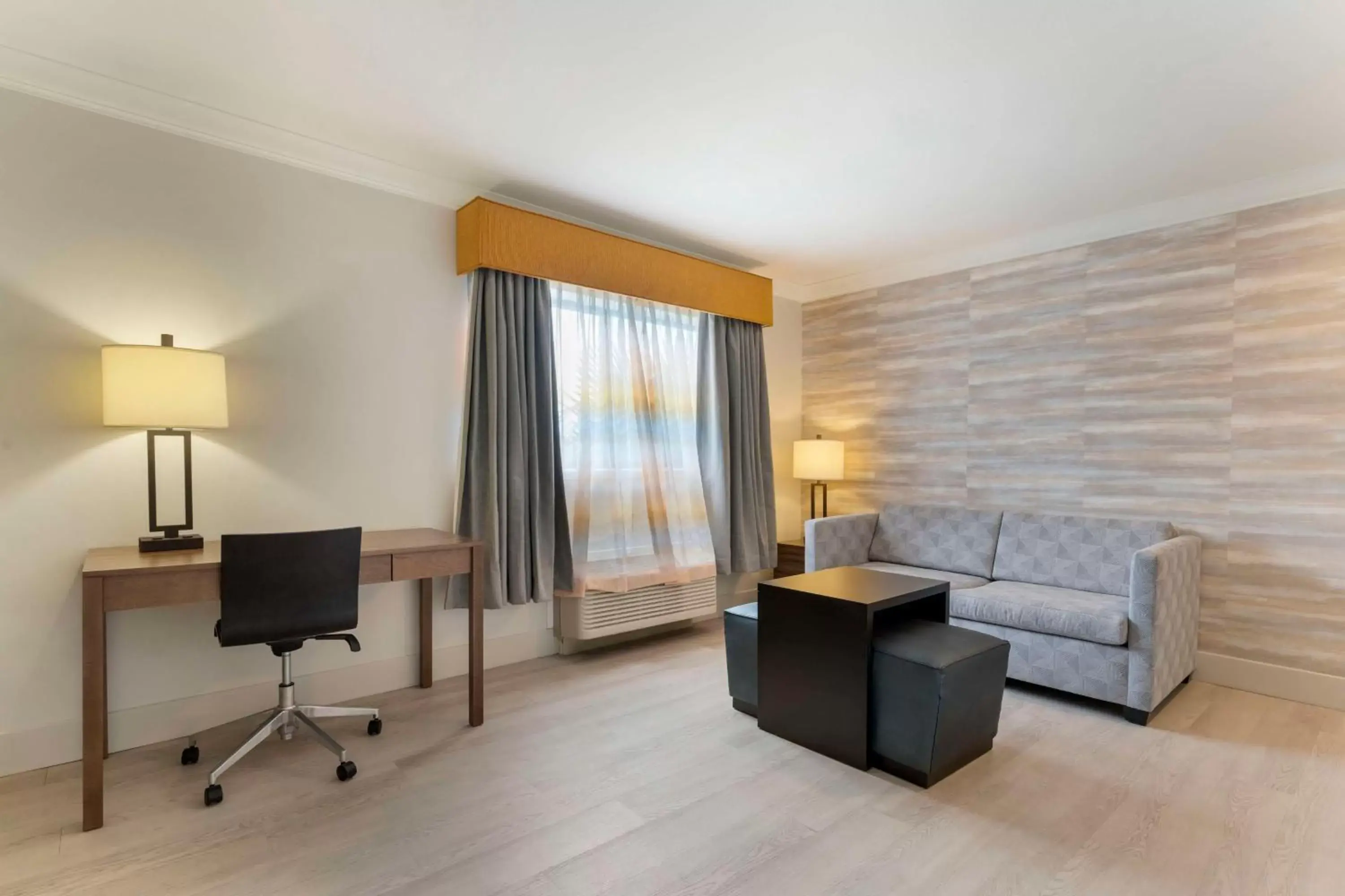 Bedroom, Seating Area in Best Western Plus All Suites Inn