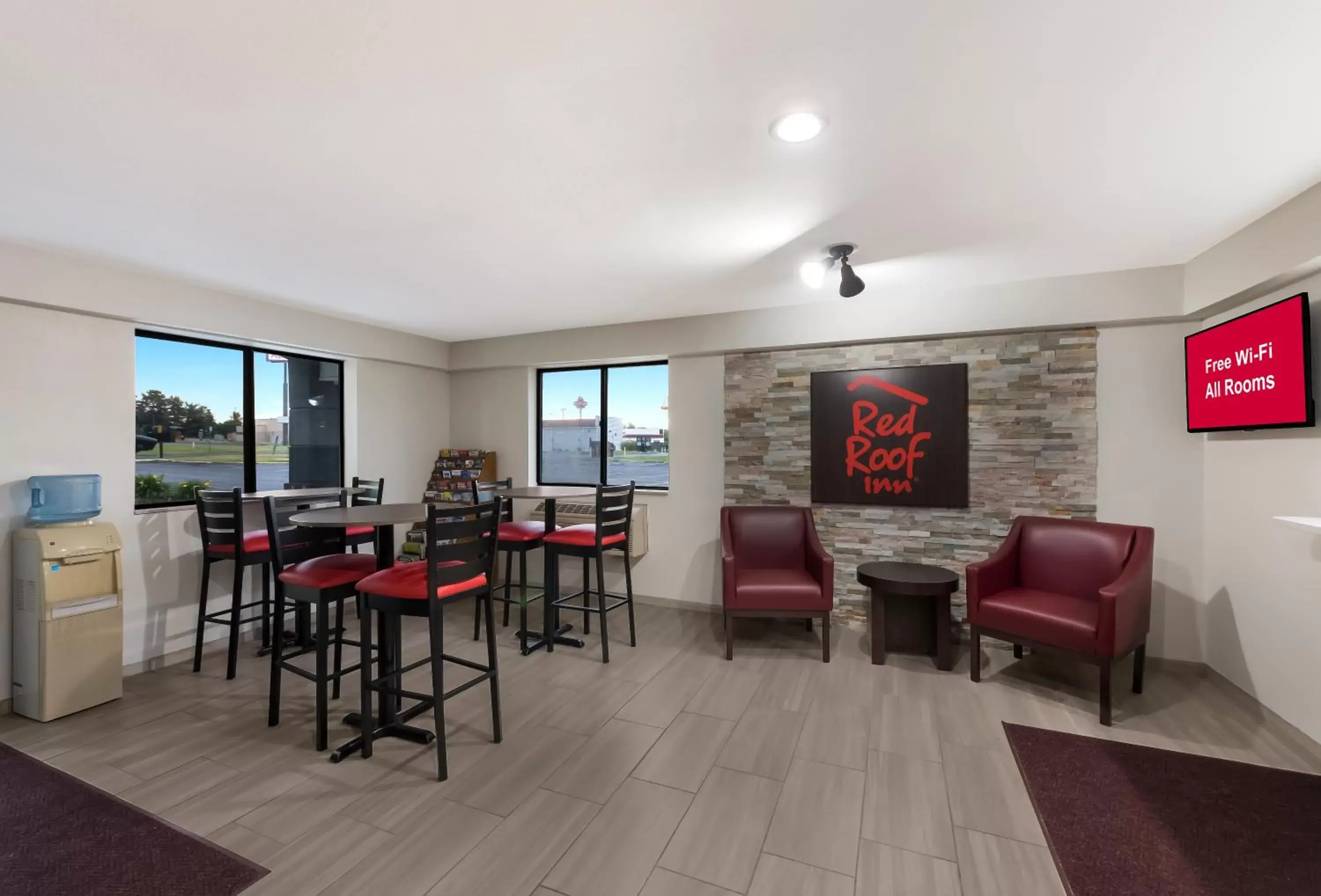 Seating area in Red Roof Inn Mansfield