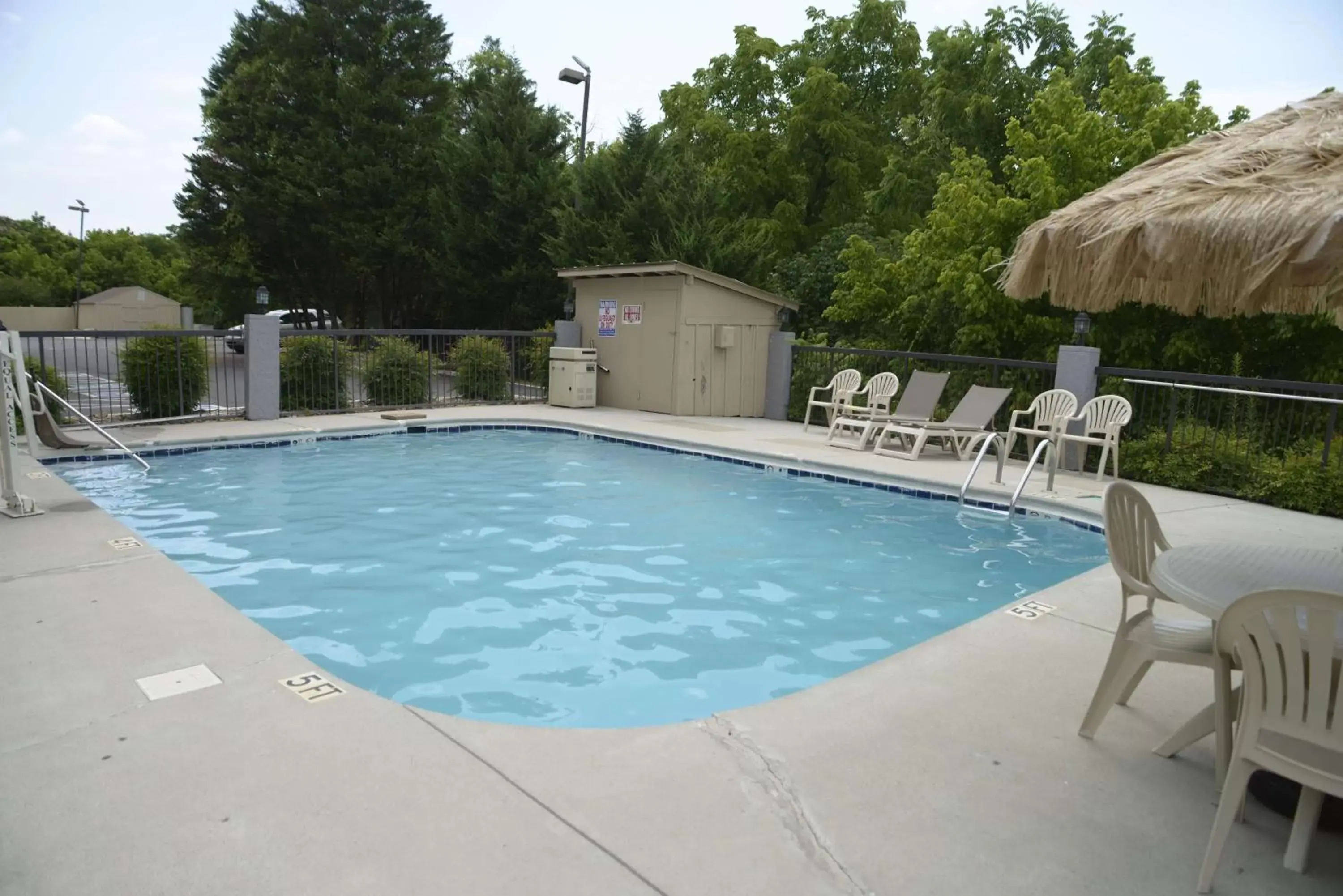 Pool view, Swimming Pool in Days Inn by Wyndham Kodak/Sevierville Intrstate SmokeyMntns