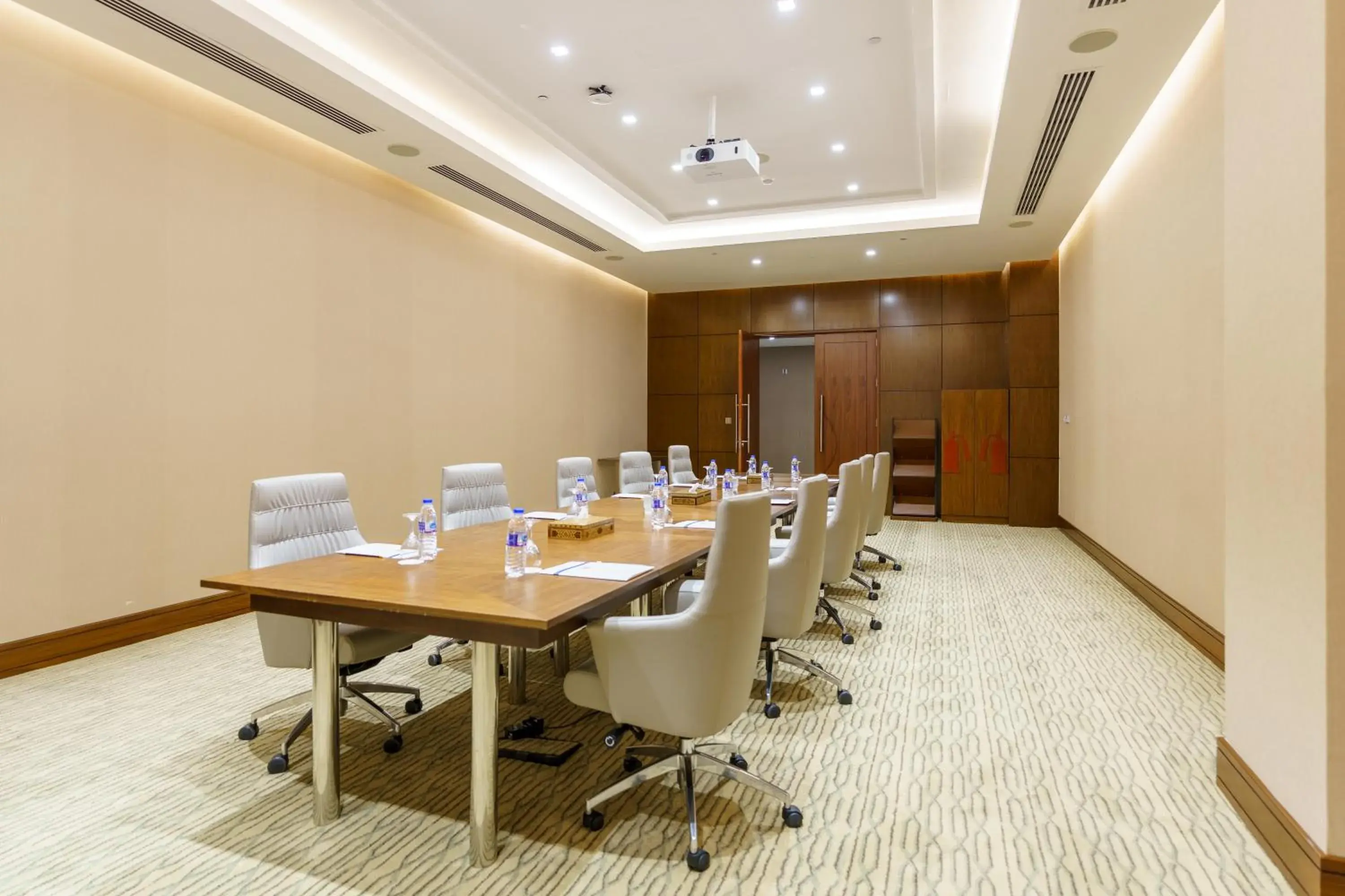 Meeting/conference room in Levatio Hotel Muscat