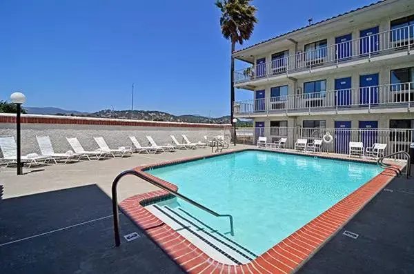 Swimming Pool in Motel 6-Fairfield, CA - Napa Valley