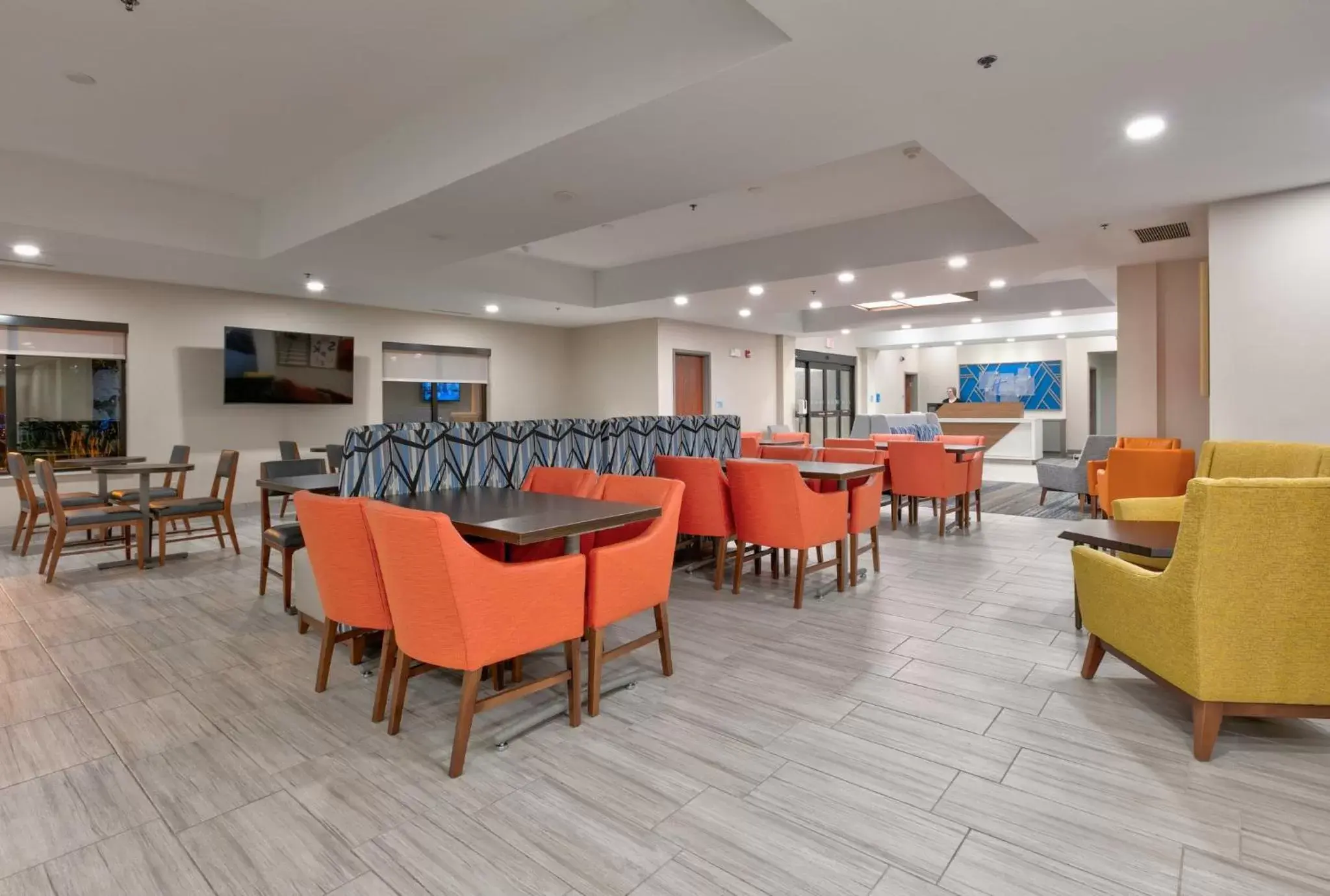 Property building, Restaurant/Places to Eat in Holiday Inn Express Hotel & Suites Shakopee, an IHG Hotel