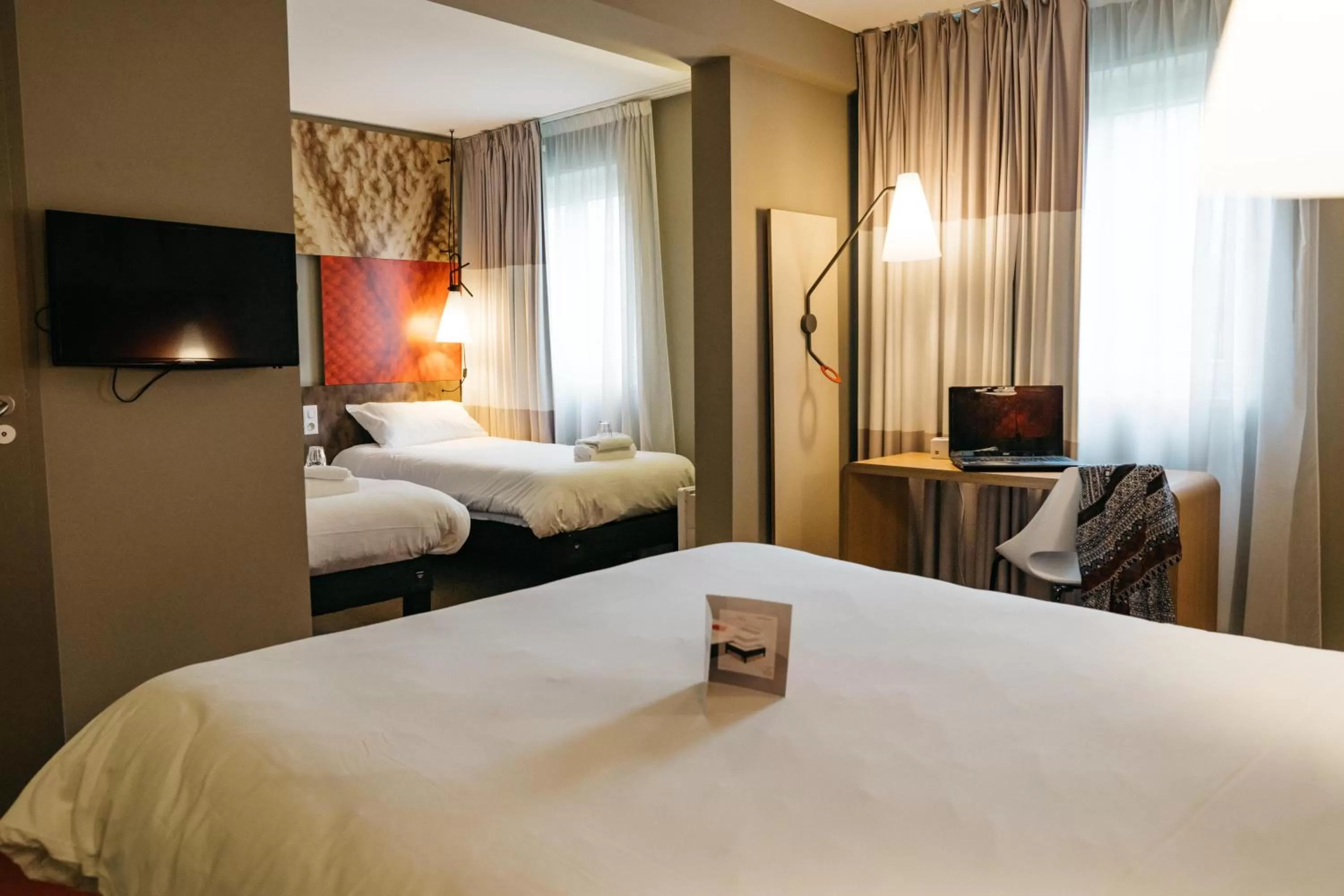 Bathroom, Bed in ibis Quimper