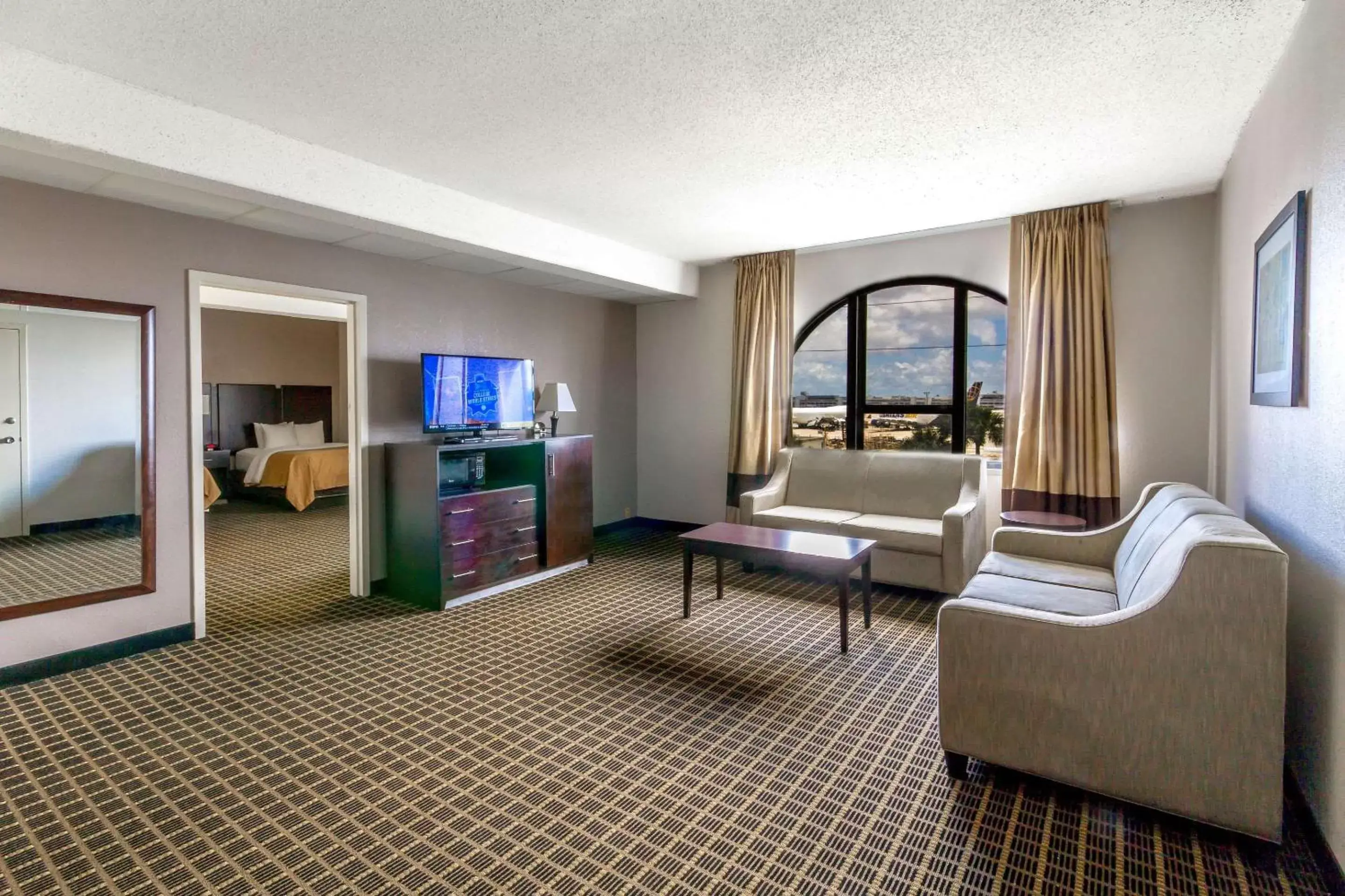 Photo of the whole room in Clarion Inn & Suites Miami International Airport
