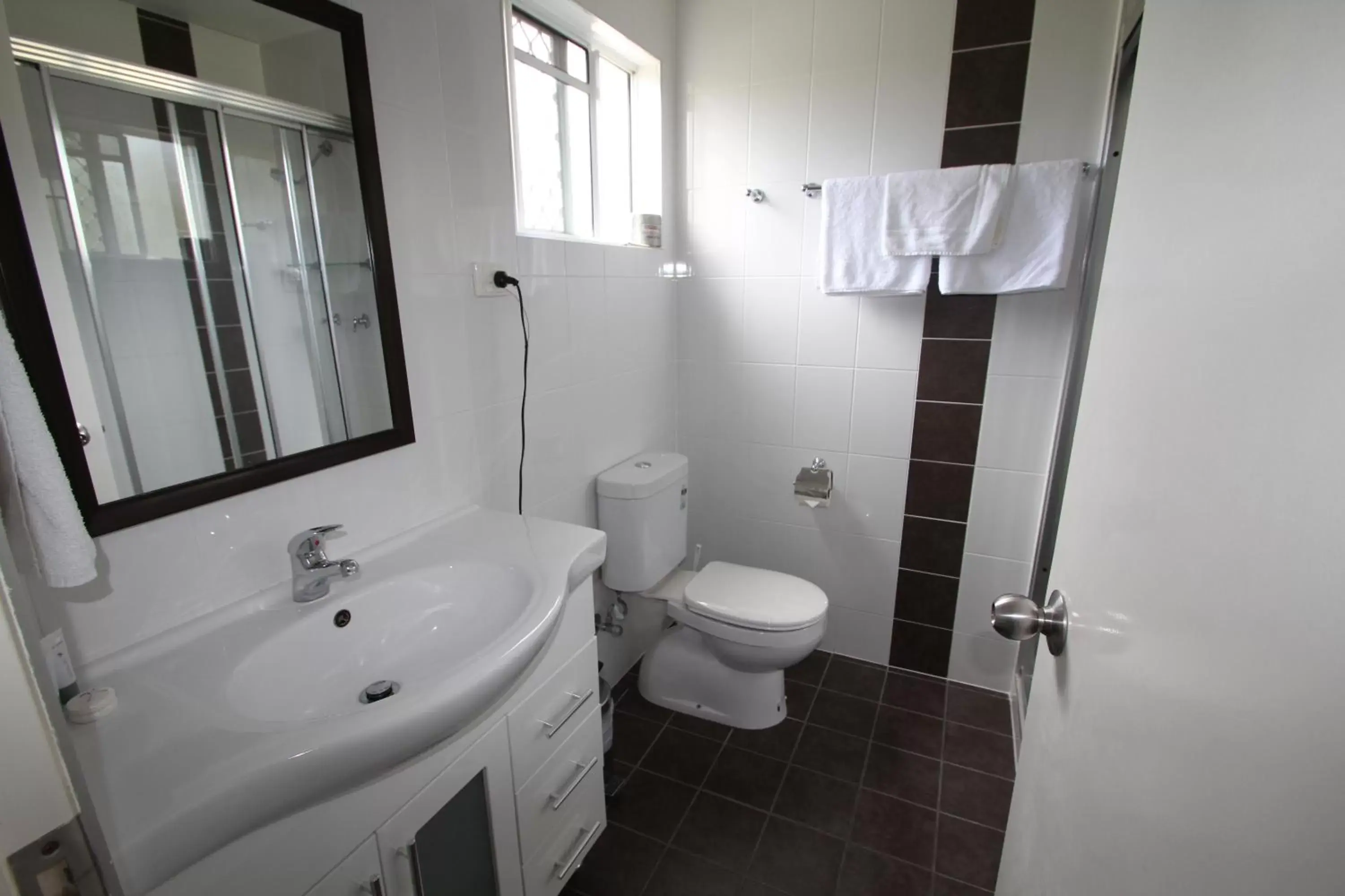 Bathroom in Colonial Rose Motel