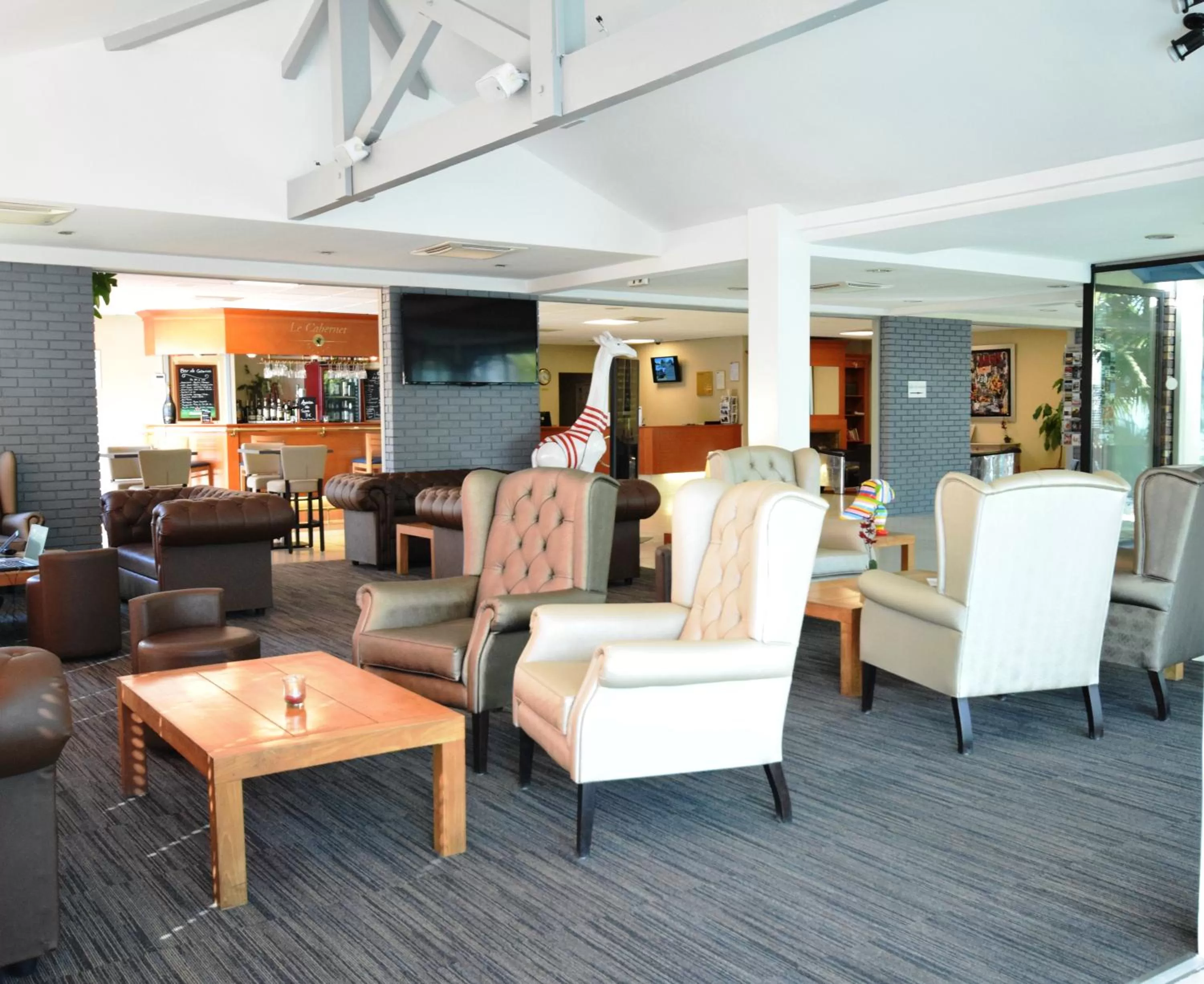 Lounge or bar in Kyriad Prestige - Bordeaux Aeroport