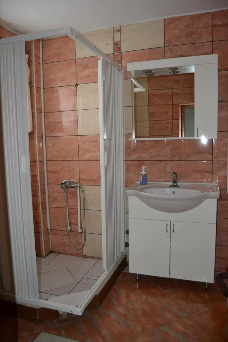 Bathroom in LIRA EXCELLENT NIS