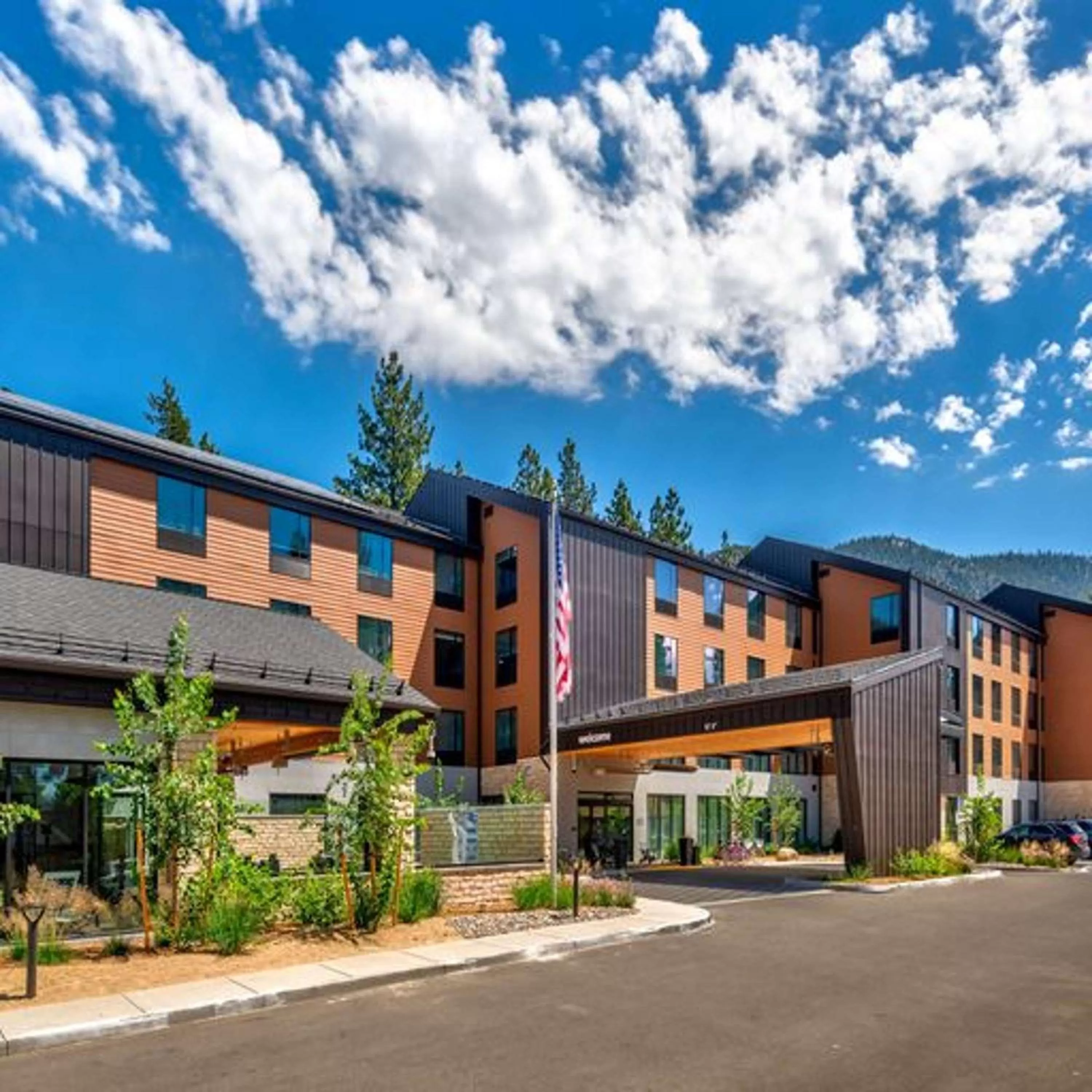 Property building in Hampton Inn & Suites South Lake Tahoe