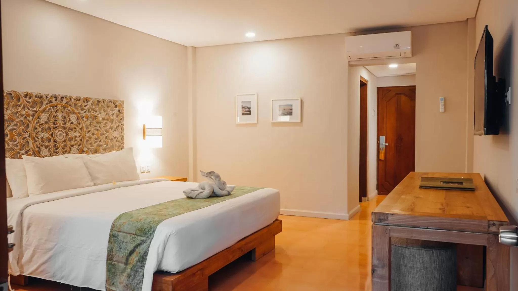 Photo of the whole room, Bed in AlamKulkul Boutique Resort