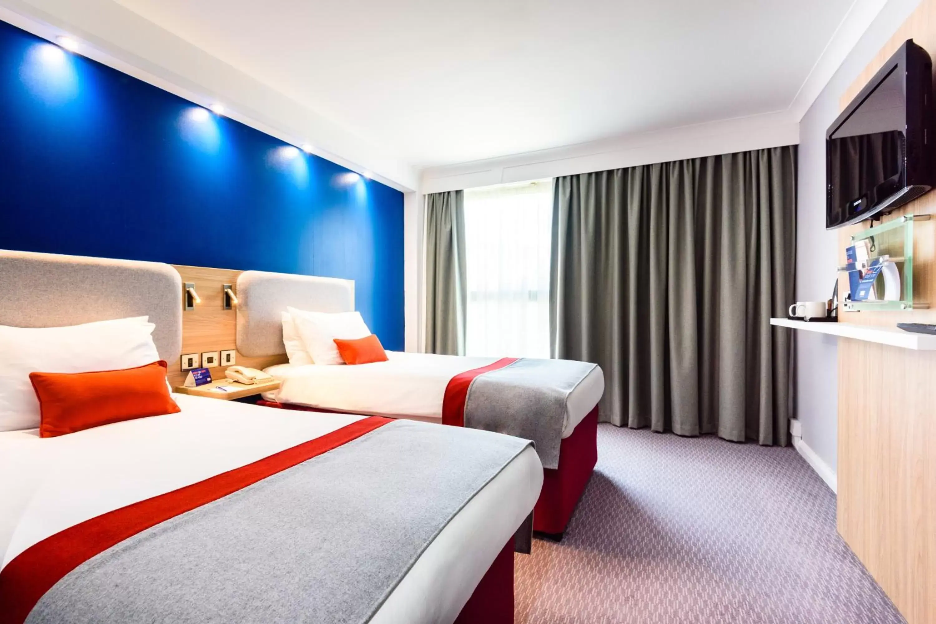 Bed in Holiday Inn Express Portsmouth Gunwharf Quays, an IHG Hotel