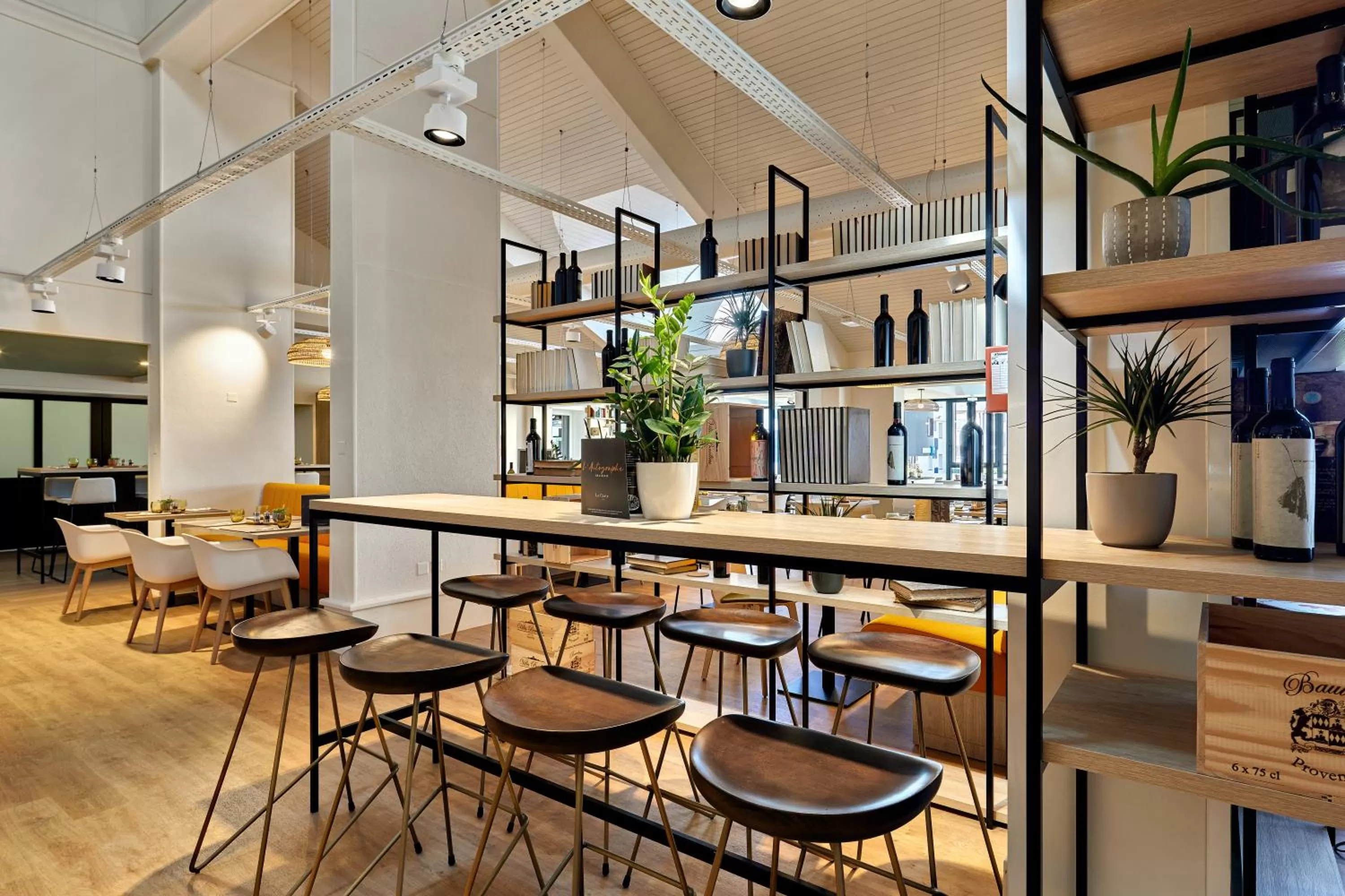 Lounge or bar in ibis La Roche Sur Yon Vendespace