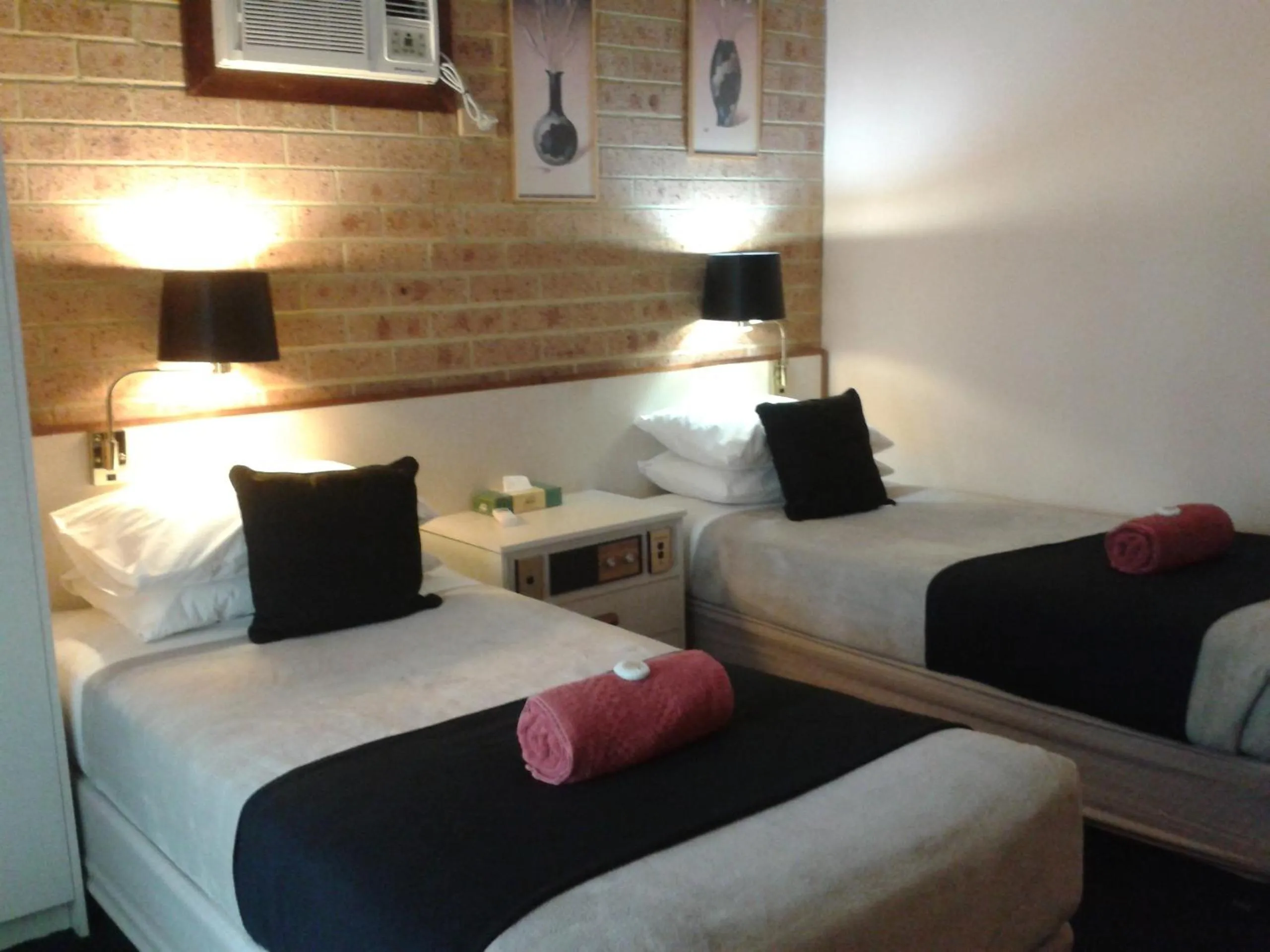 Photo of the whole room, Bed in Elsinor Motor Lodge