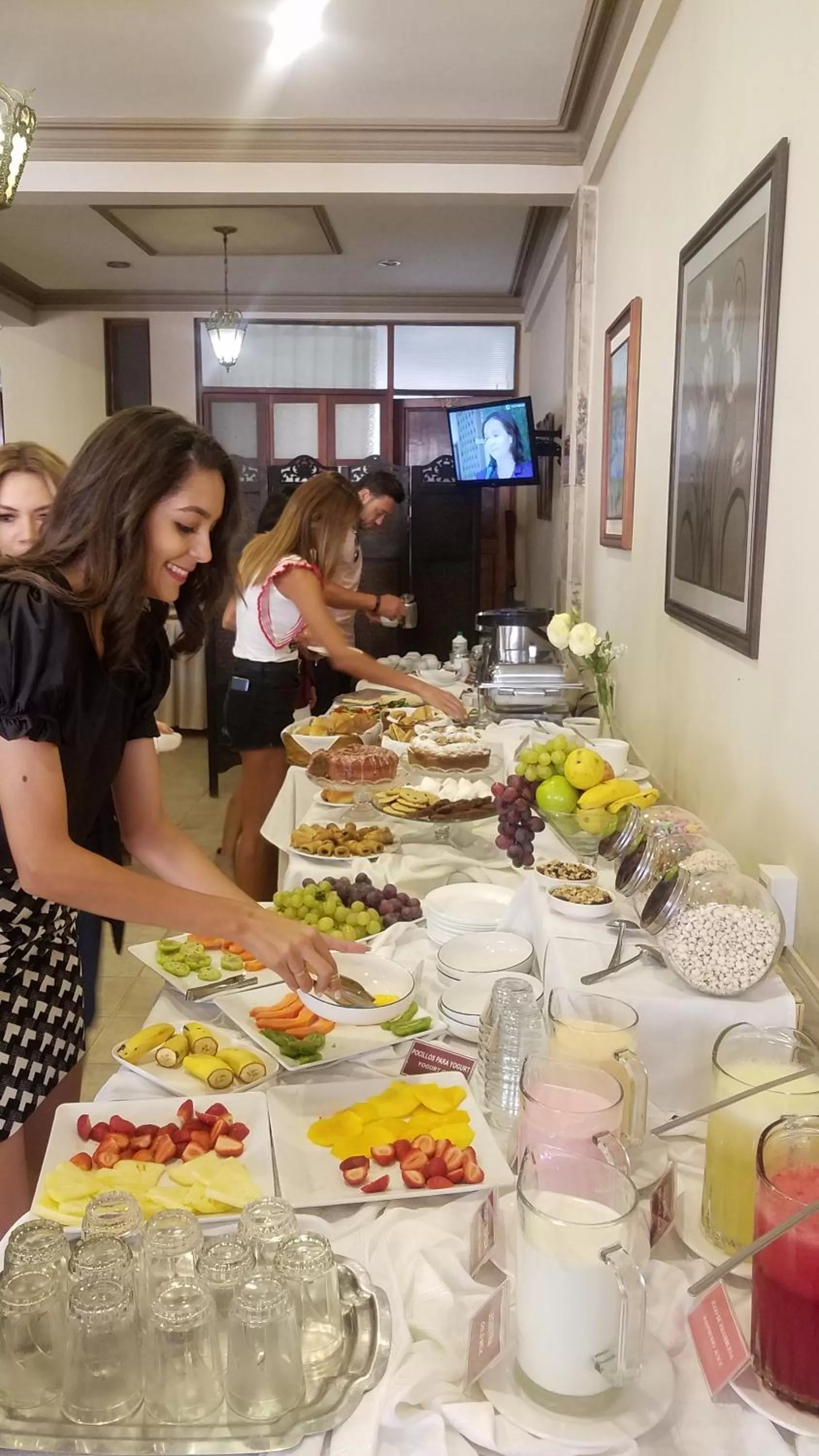 People in Hotel Carmen