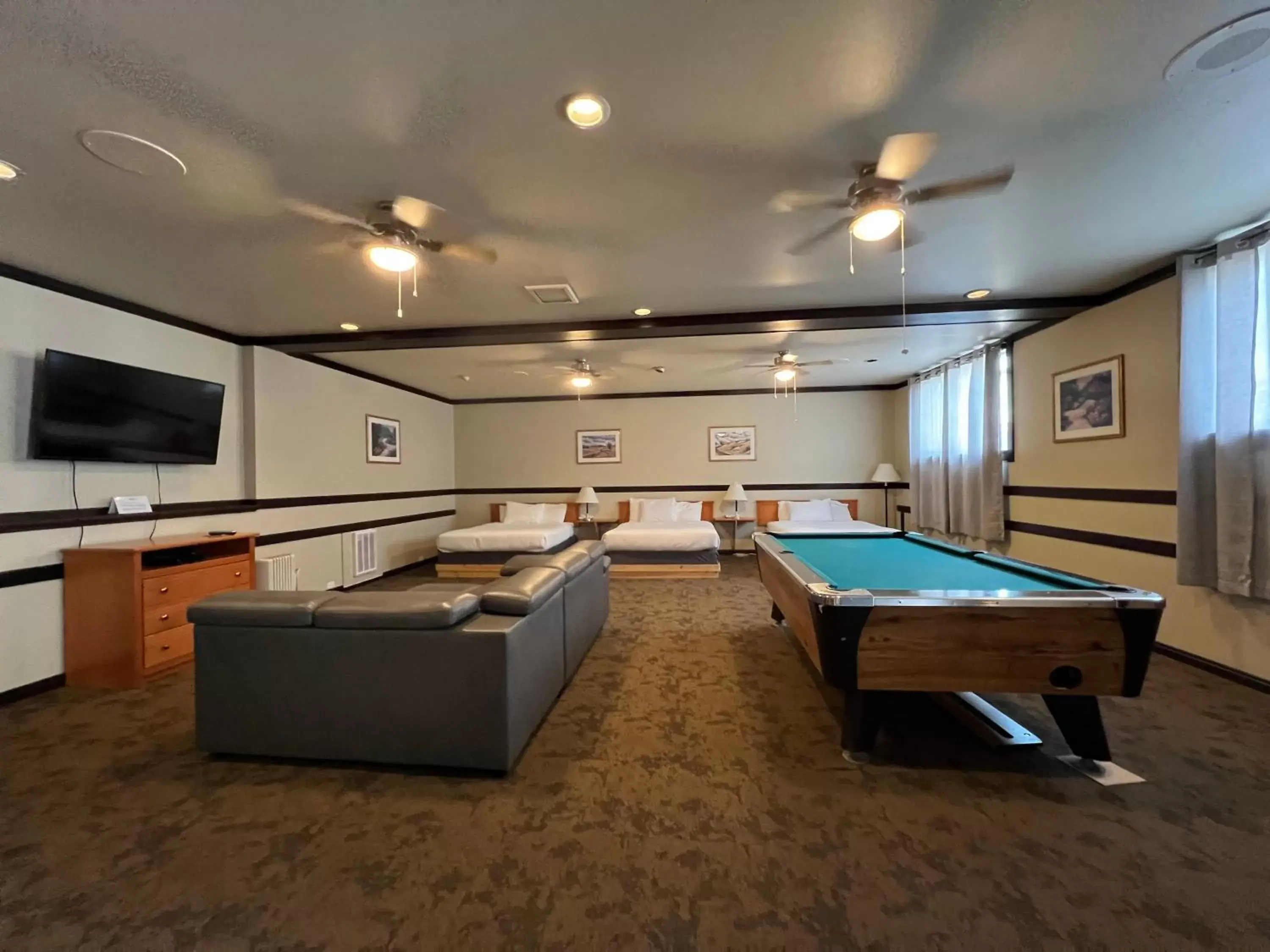 Billiards in Wells Gray Inn