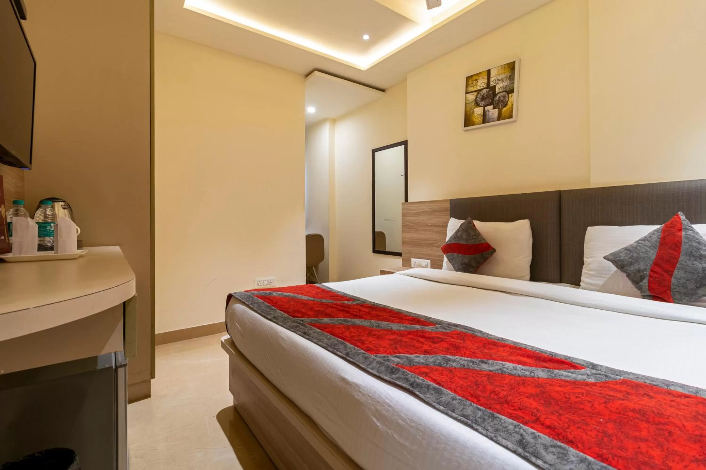 Bedroom, Bed in Hotel Tripple Tree - Karol Bagh