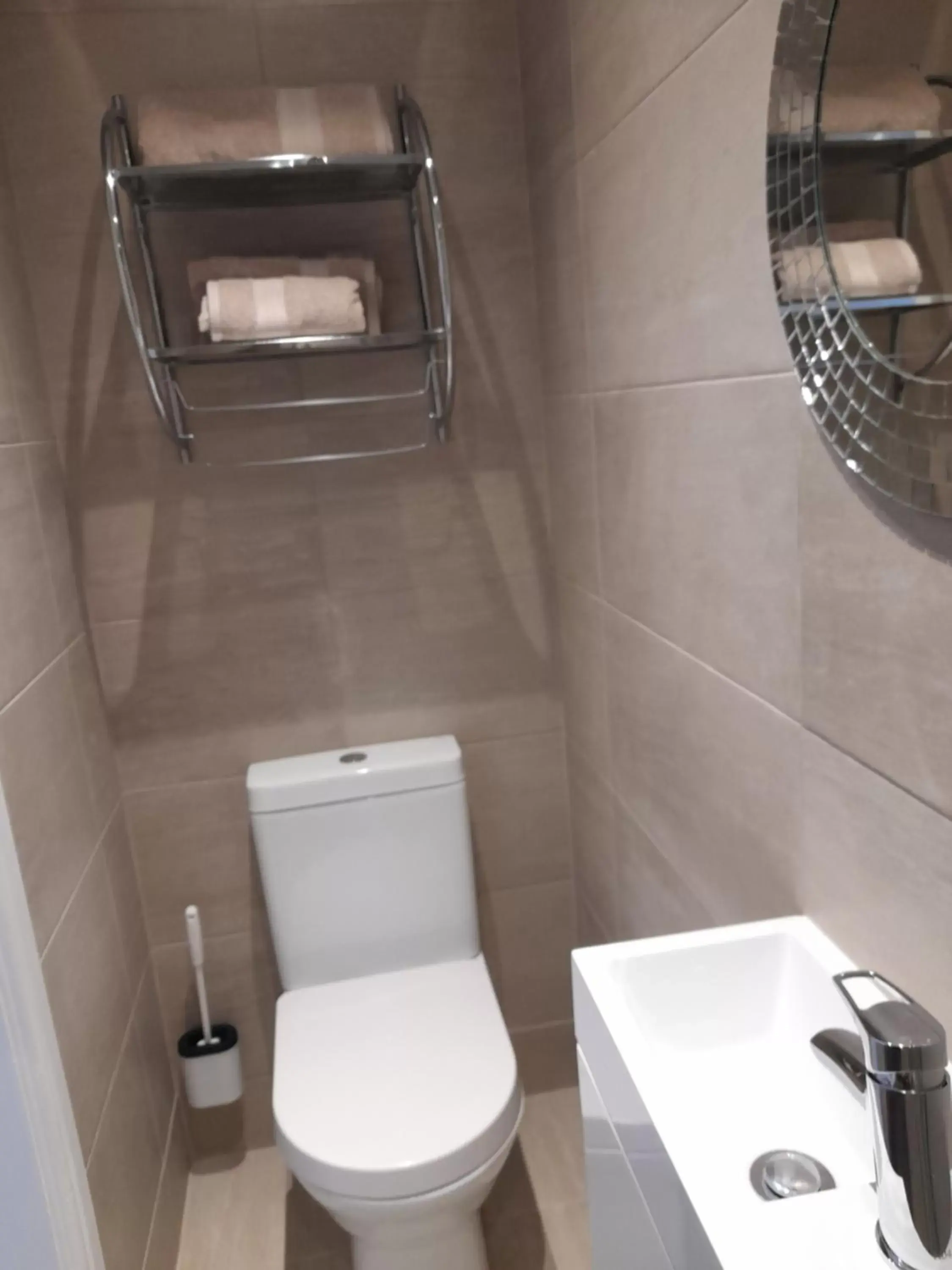 Bathroom in Lovely Home with full en-suite double bed rooms