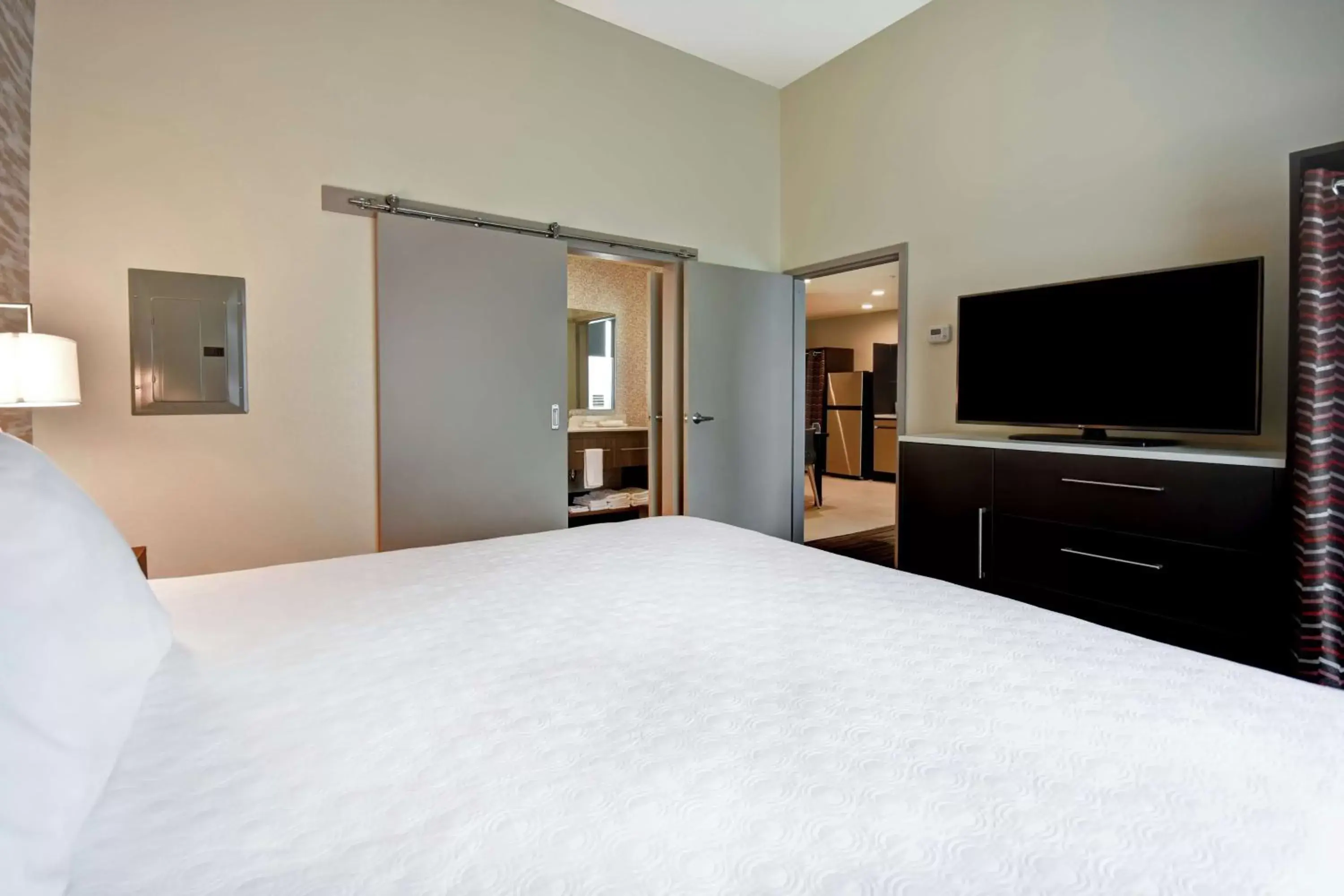 Bedroom, Bed in Home2 Suites By Hilton Amherst Buffalo