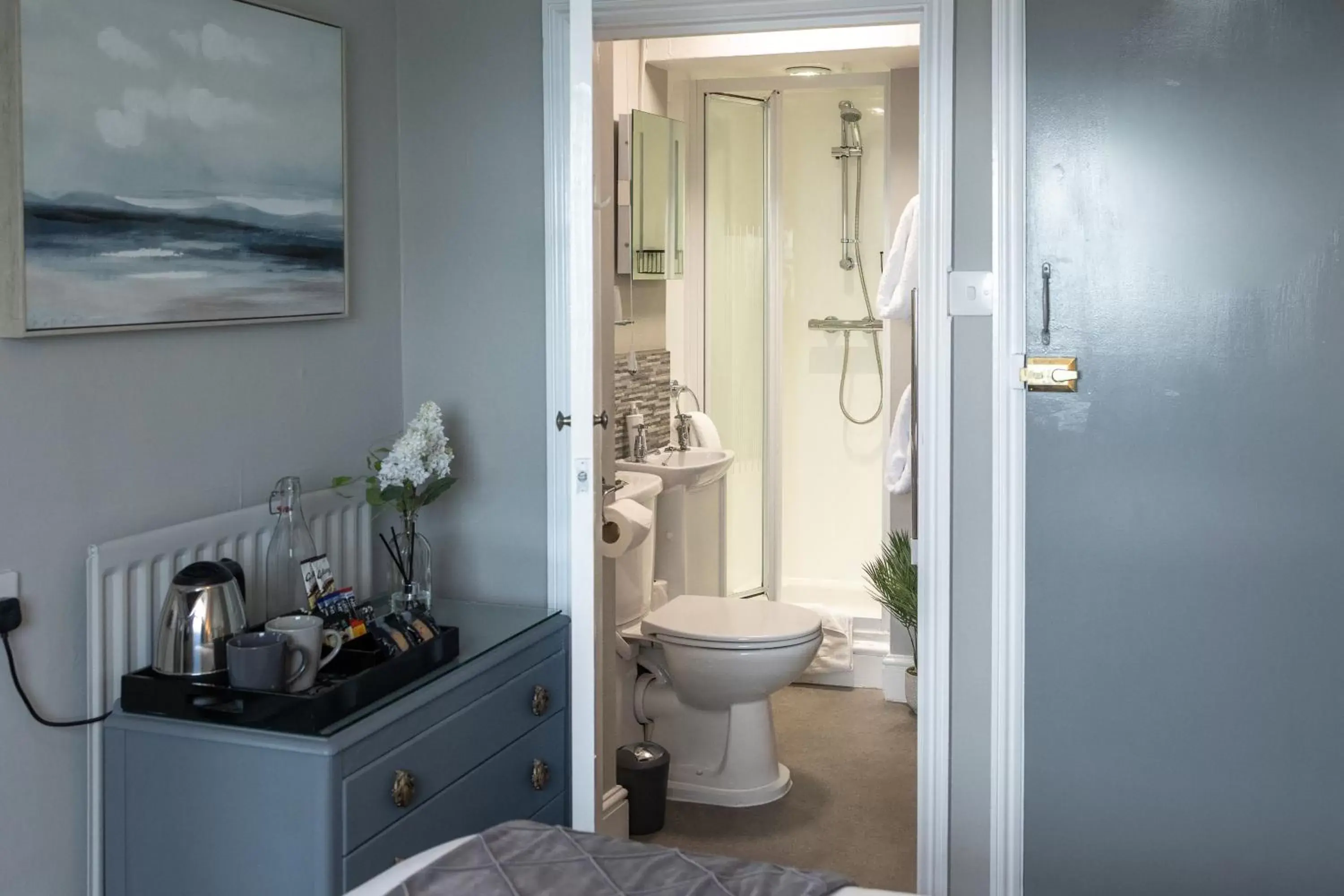 Bedroom, Bathroom in Gloucester House