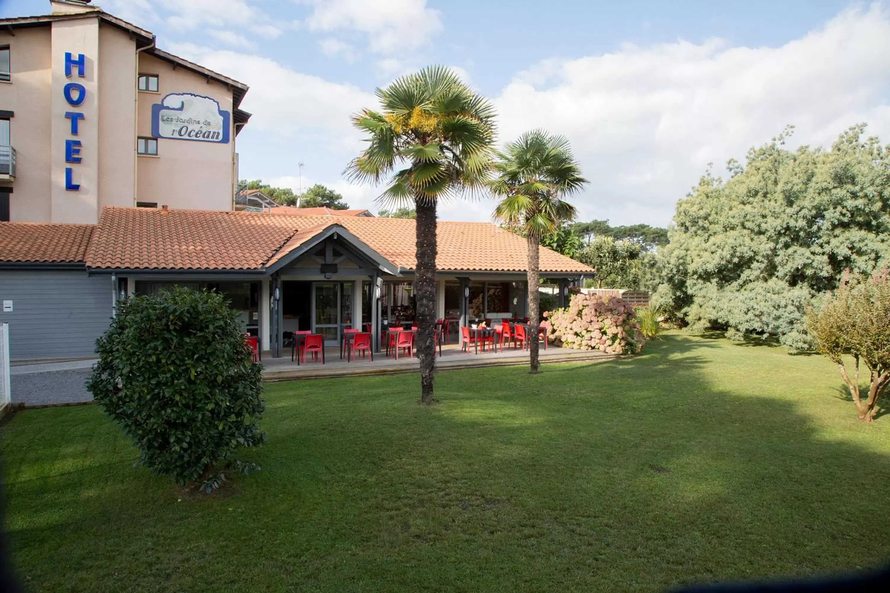 Patio, Property Building in Les Jardins de L'Ocean